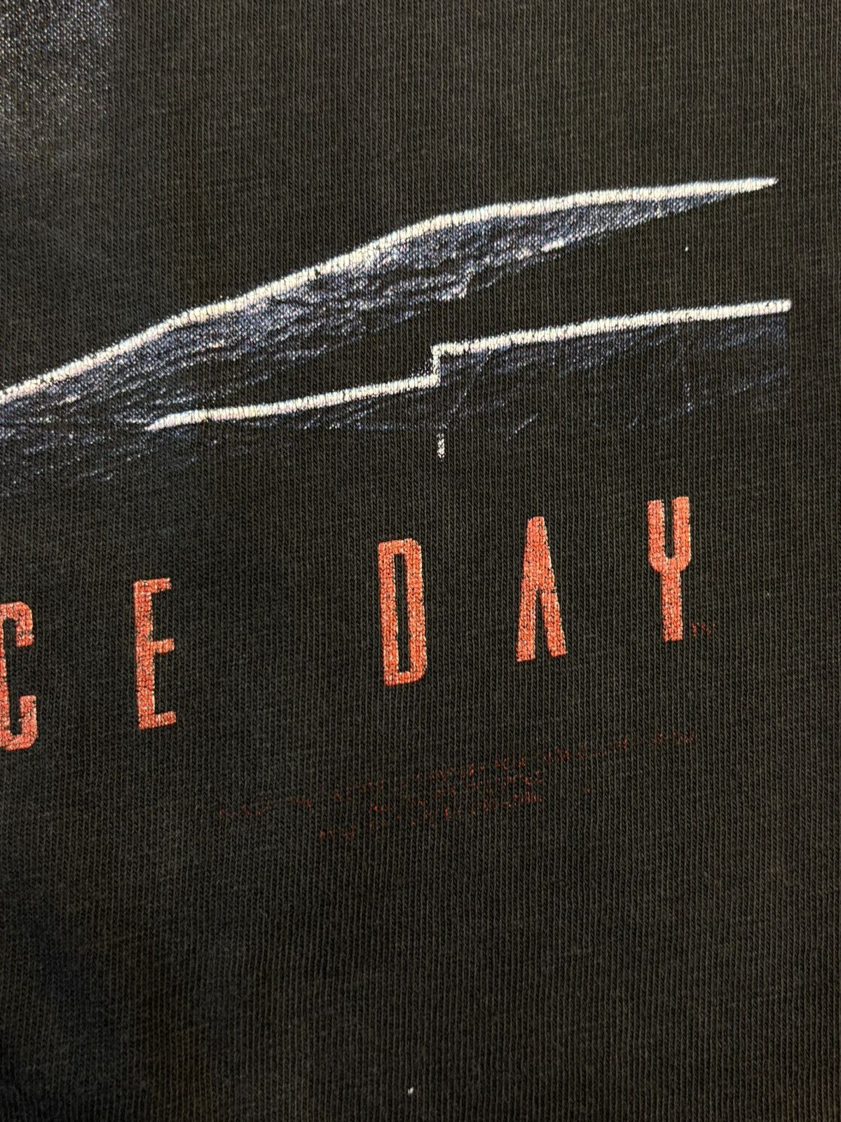 Other Vintage Independence Day Movie T-Shirt (1996) | ID4 Size US XL / EU 56 / 4 - 3 Thumbnail