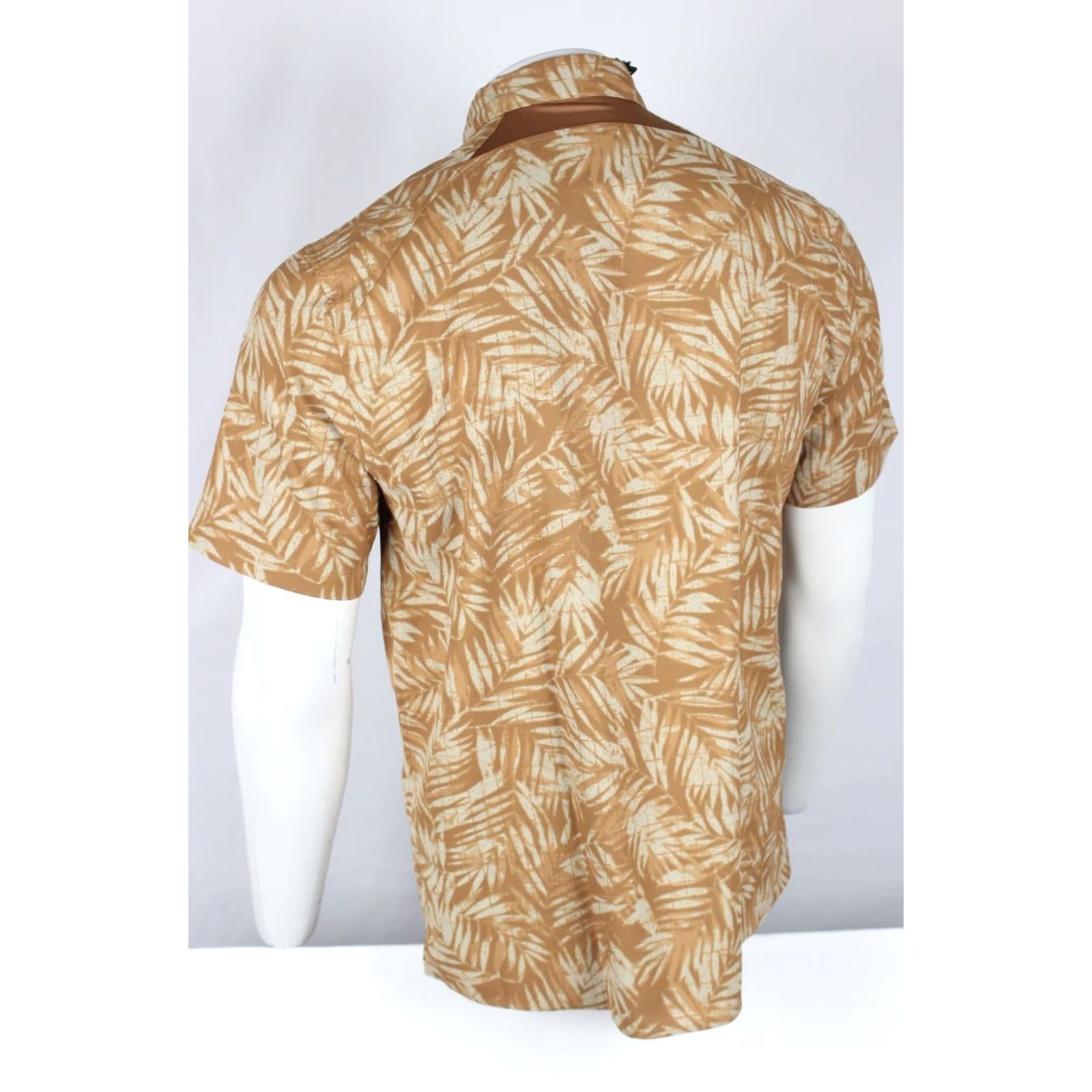 Under Armour Under Armour Shirt Men L Large Brown UA Outdoor Essential Woven Button 6009203 Men's Size US L / EU 52-54 / 3 - 2 Thumbnail