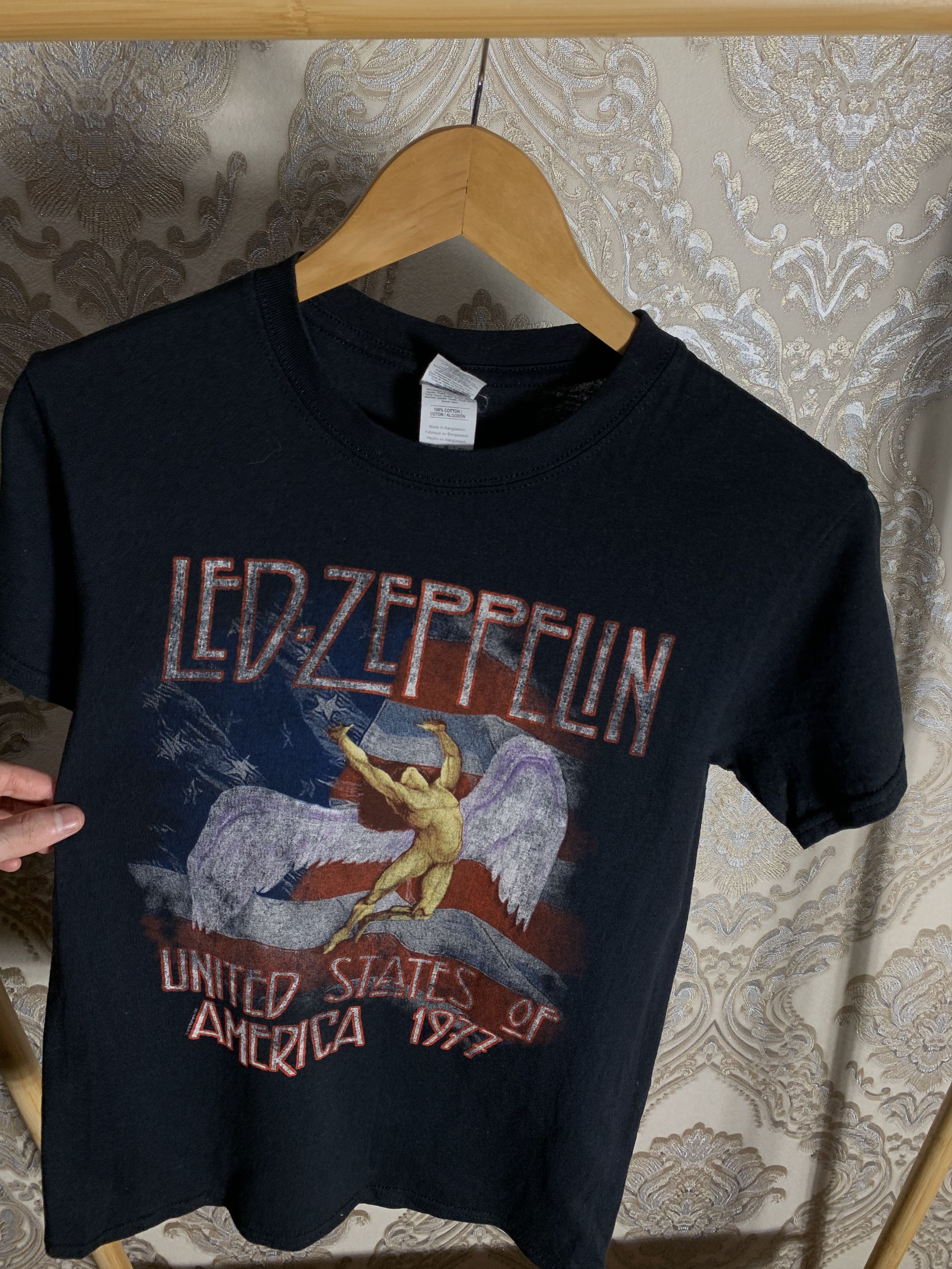 Band Tees VINTAGE LED ZEPPELIN WORLD TOUR ROCK T-SHIRT METAL PUNK Y2K Size US S / EU 44-46 / 1 - 2 Thumbnail
