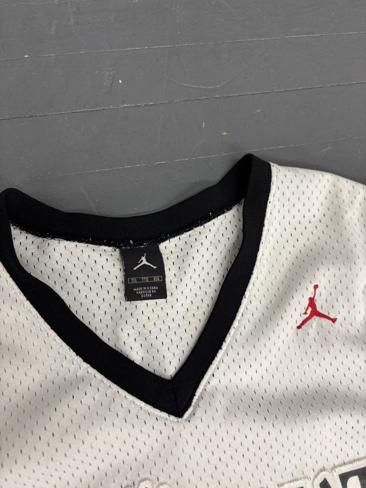 Jordan Brand × NCAA × Vintage Vintage Jordan NCAA Cincinnati Bearcats Basketball Jersey Size US XXL / EU 58 / 5 - 3 Thumbnail