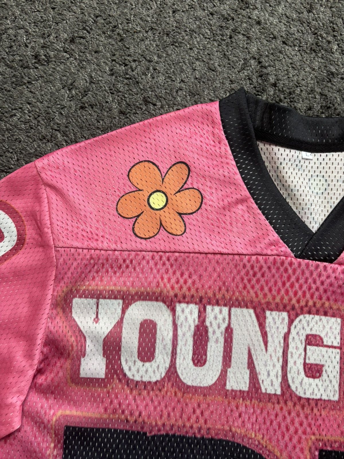 Japanese Brand Vintage Young Rich 22 flowers pink black football jersey Size US L / EU 52-54 / 3 - 9 Thumbnail