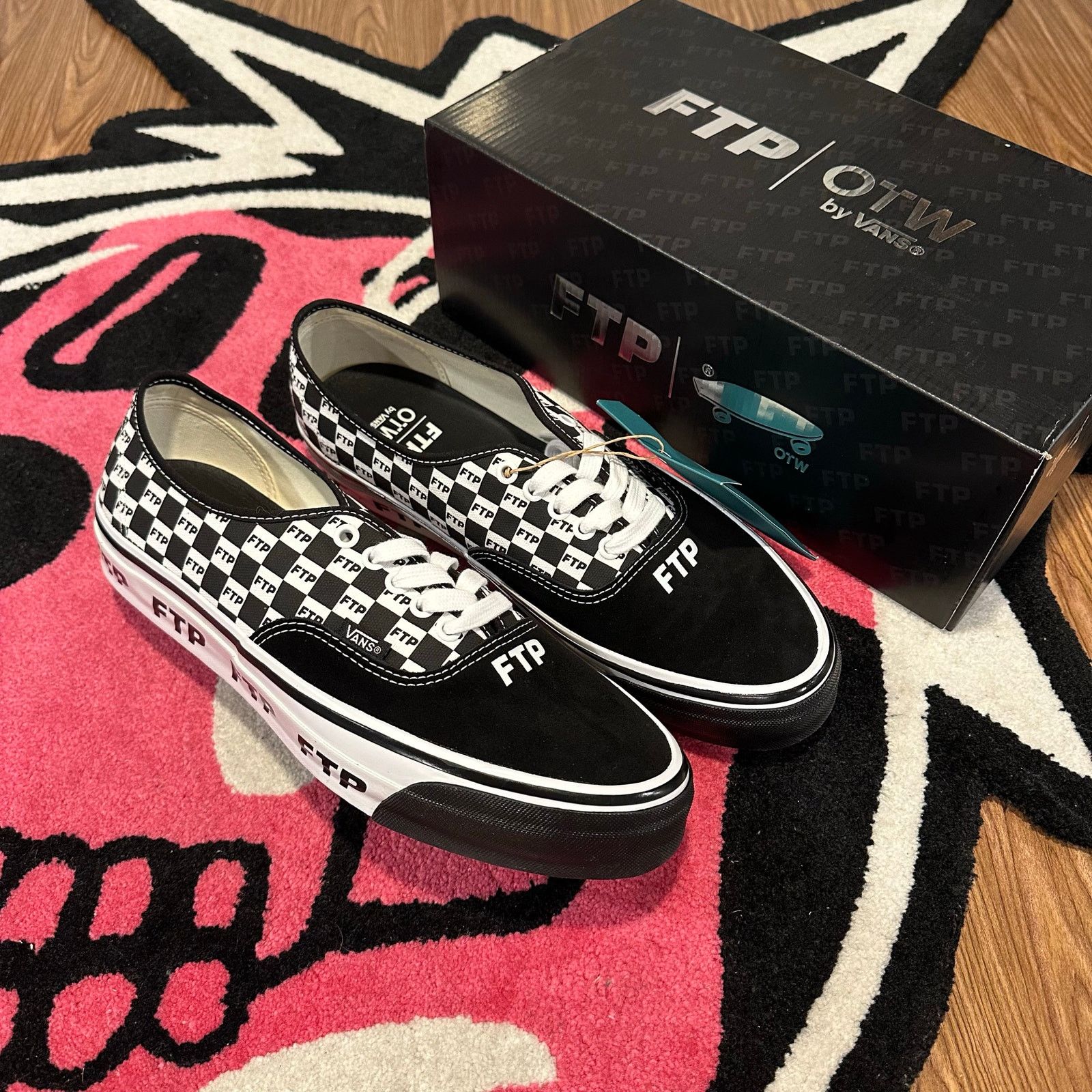 **NEW RARE** VANS AUTHENTIC 44 FTP CHECKERBOARD VAULT VN000EEUBLK 9 WHITE BLACK Fuck The Population × Streetwear × Vans Vans OTW Authentic  main image 4