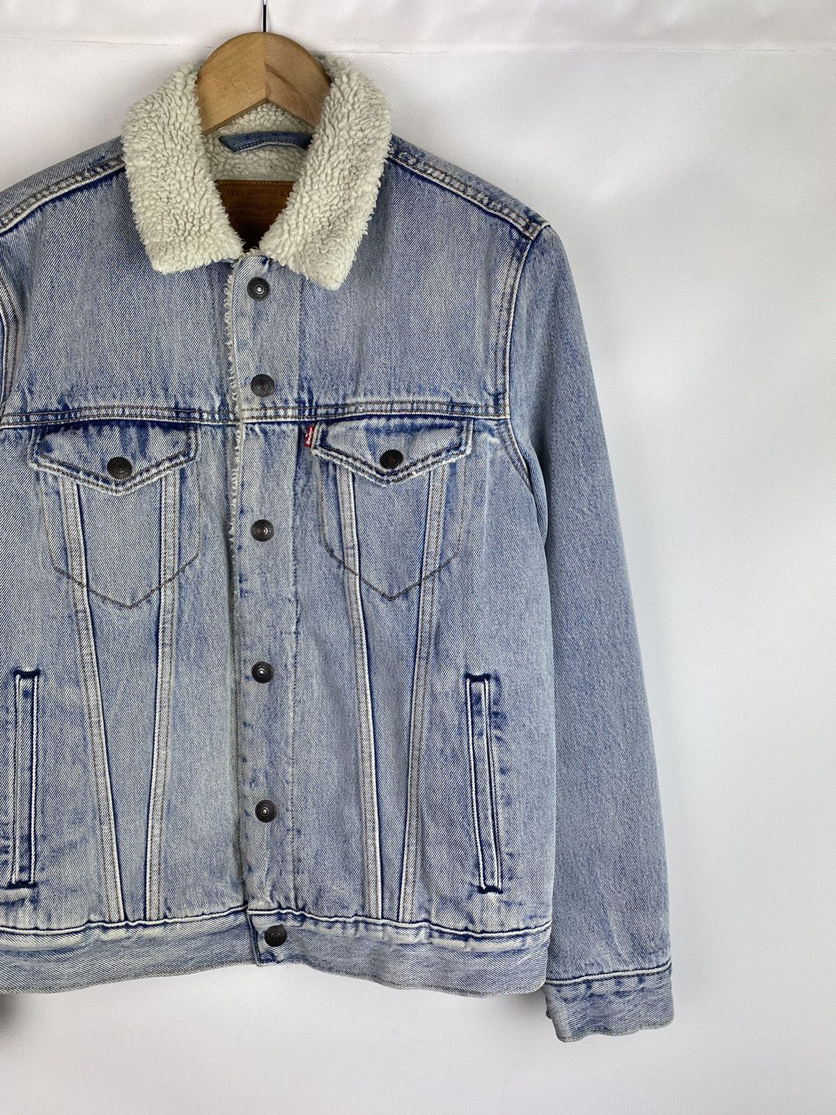 Levi's Levis Premium men’s Sherpa lined trucker jacket size S Size US S / EU 44-46 / 1 - 3 Thumbnail