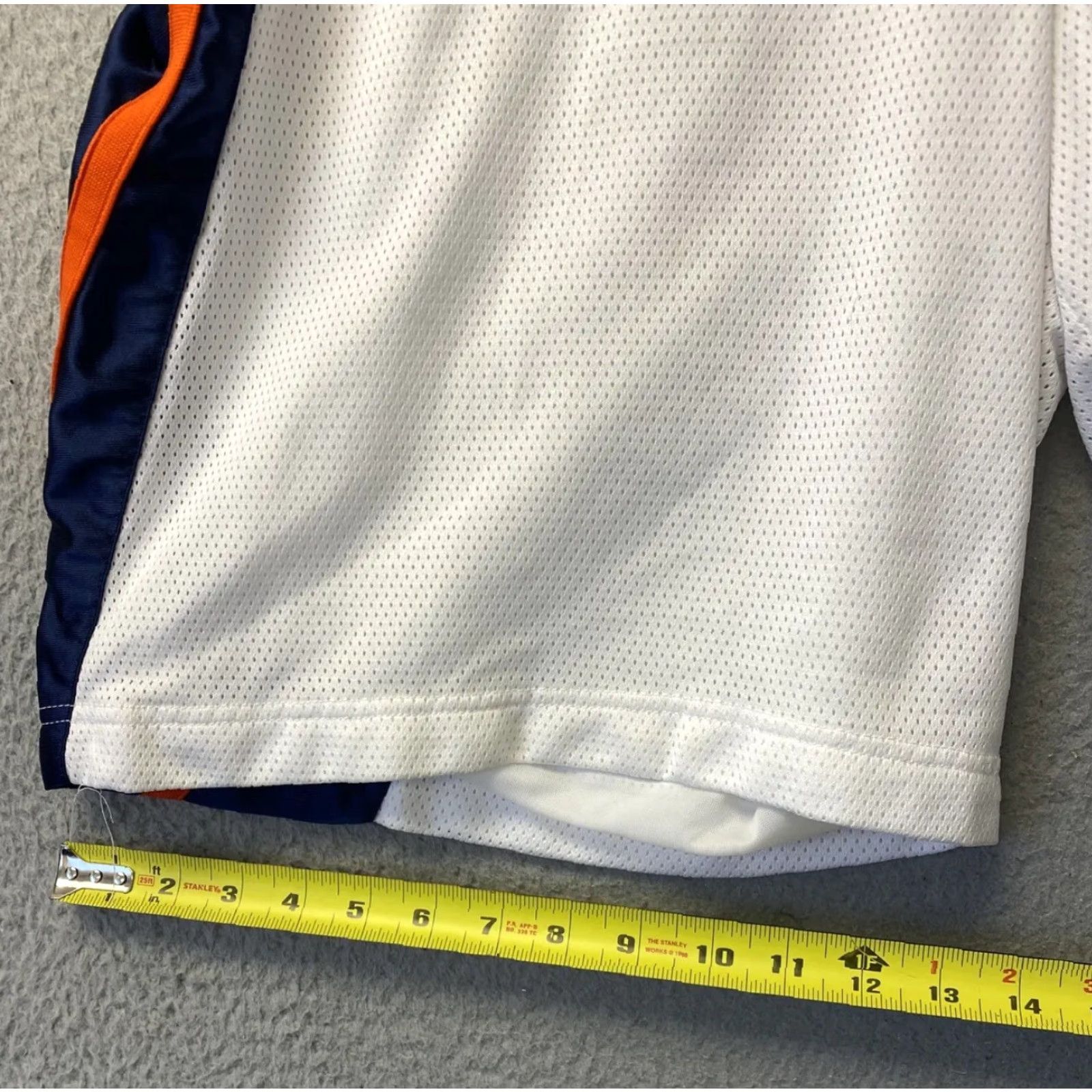 Nike Nike Mens Shorts XXL White Athletic Swoosh Logo Gym Workout 98-22 Size US 39 - 7 Thumbnail