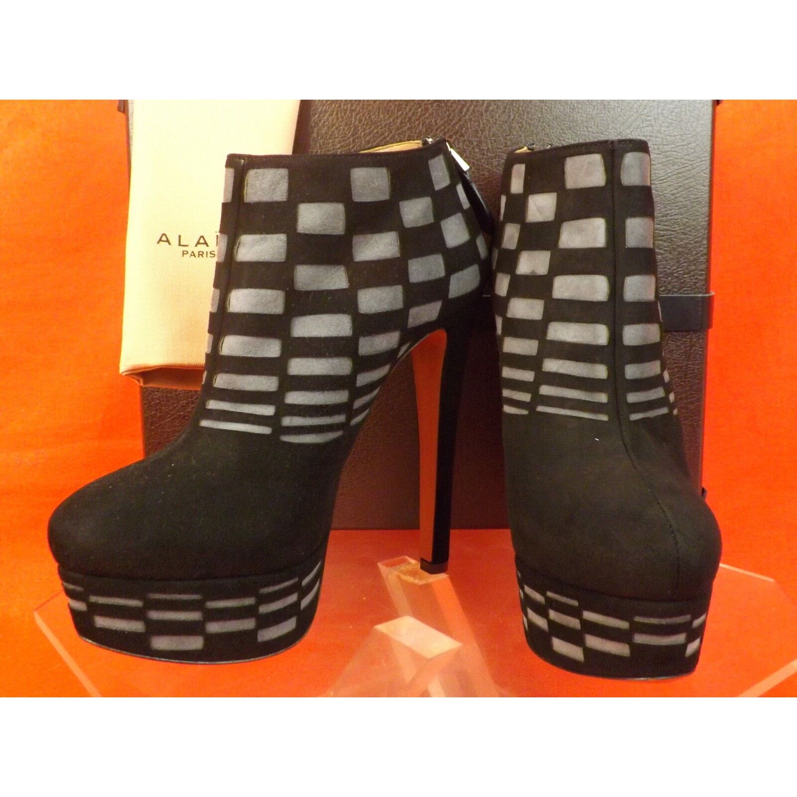 Alaia BLACK TWO TONE SUEDE LASER CUT PLATFORM ZIP ANKLE BOOTS 40.5 Size US 10.5 / IT 40.5 - 6 Thumbnail