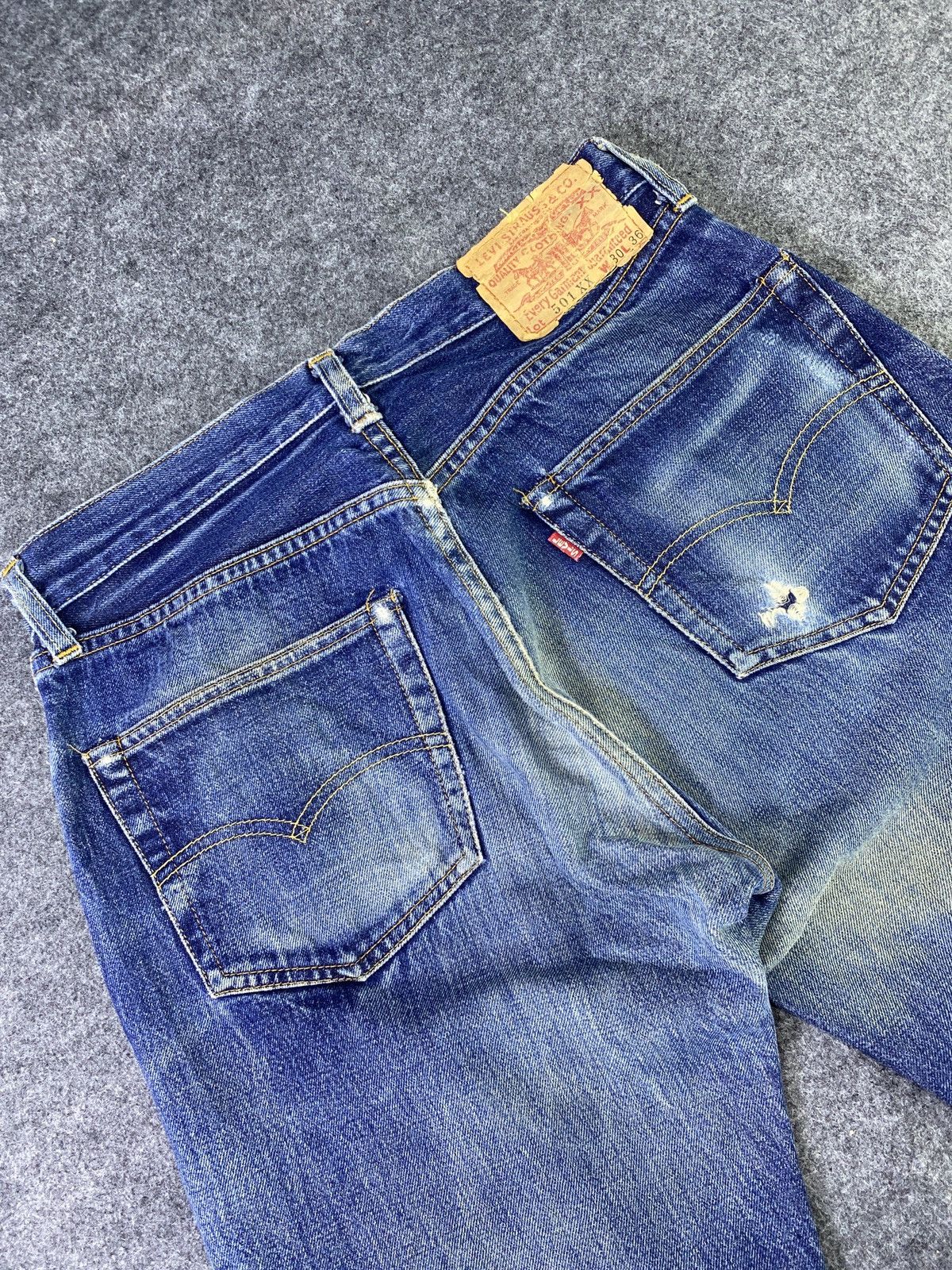 Jean × Levi's × Vintage VINTAGE LEVIS 501xx REDLINE DISTRESSES BLUE WASH JEANS-J888 Size US 30 / EU 46 - 14 Thumbnail