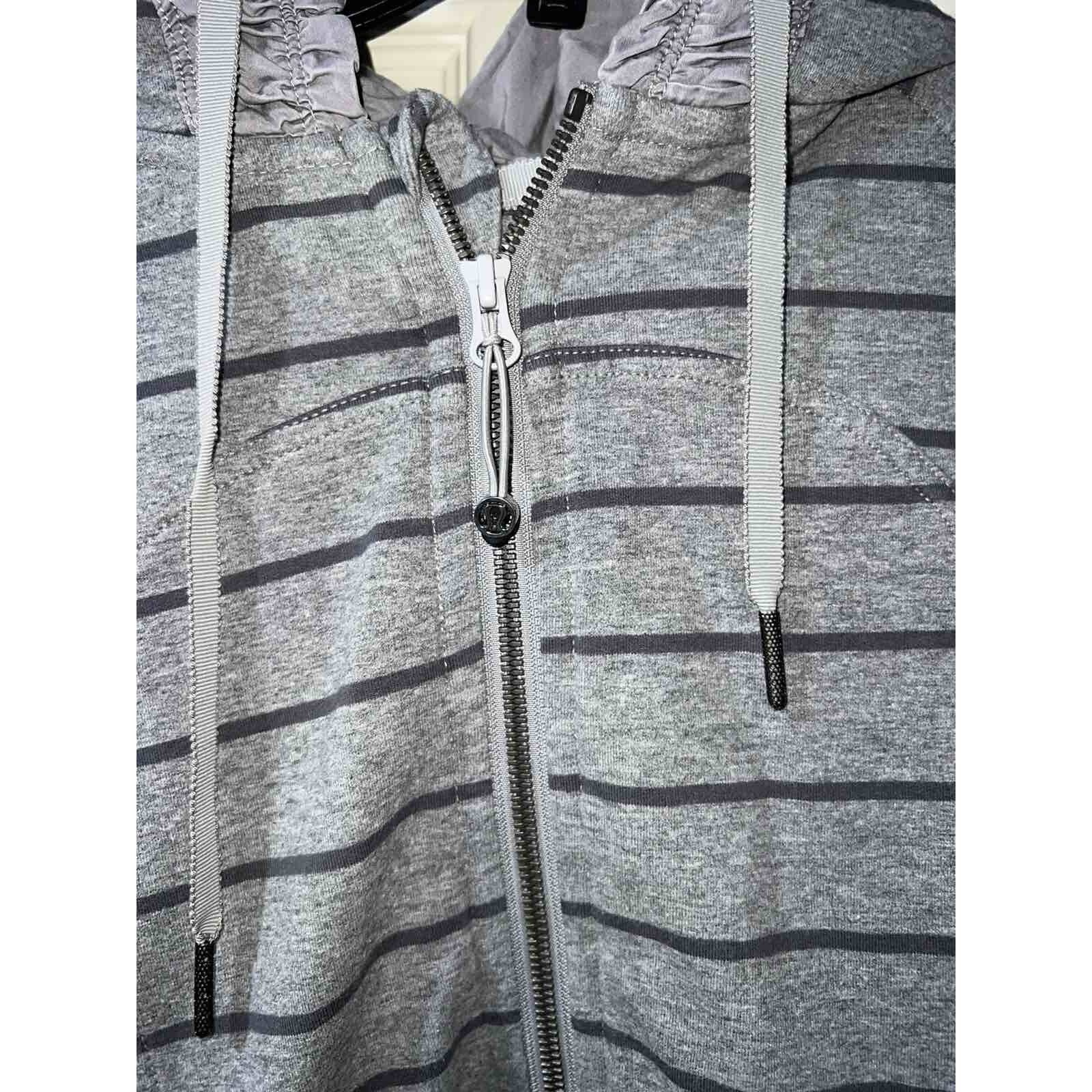 Lululemon Lululemon Movement Jacket Cayman Stripe Grey Size M A002024 Size M / US 6-8 / IT 42-44 - 14 Thumbnail