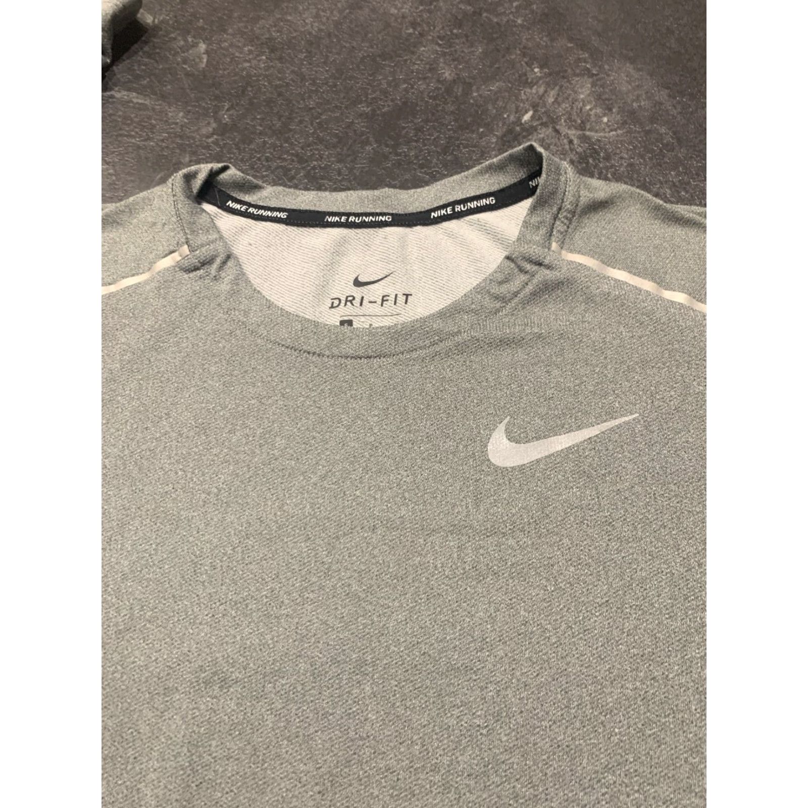 Nike Nike Dri-Fit Long Sleeve Performance Shirt Adult Large Gray Activewear Classic Mens Size US L / EU 52-54 / 3 - 3 Thumbnail