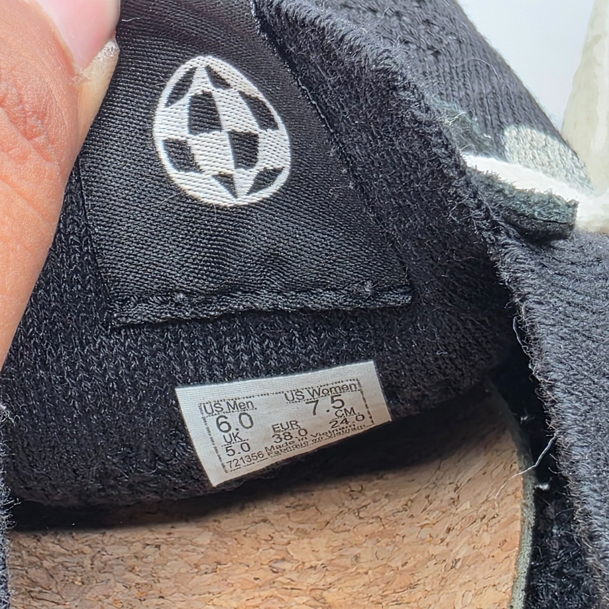 Vans Vans UltraRange NEO VR3 Womens Size 7.5 Black Marshmallow At Size US 7.5 / IT 37.5 - 6 Thumbnail