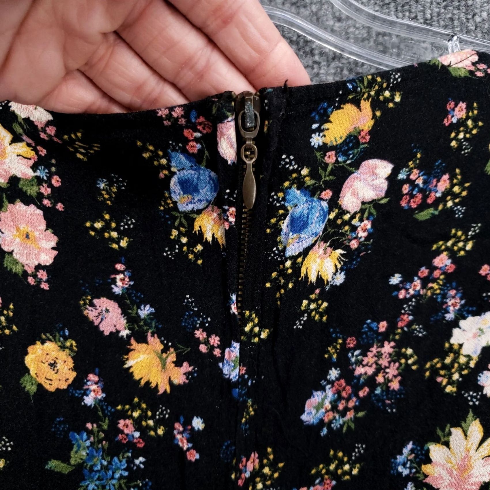 Vintage Wild Fable Womens Black Floral Jumpsuit Romper XS Short Sleeve Capri Size 26" / US 2 / IT 38 - 4 Thumbnail