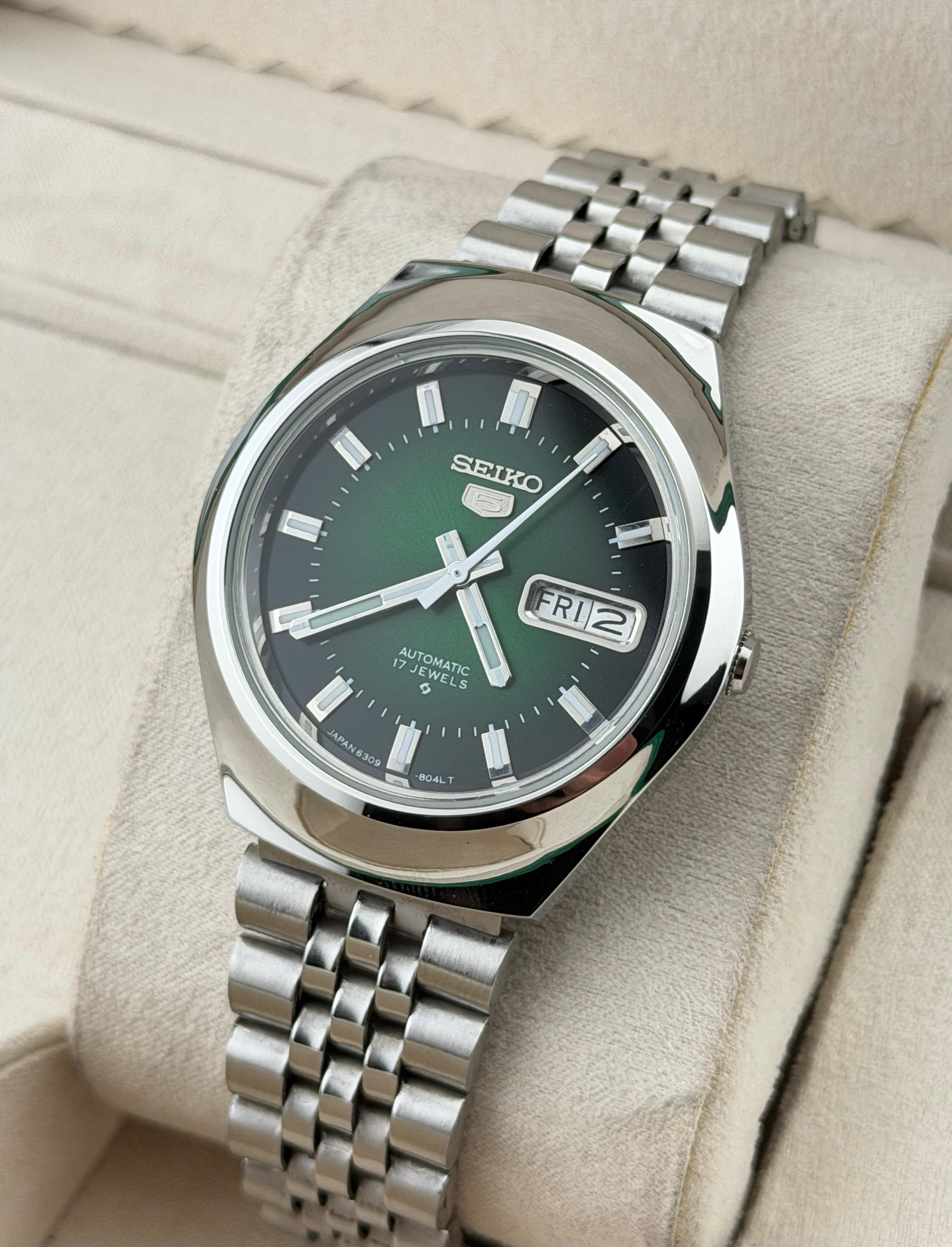 Seiko Elegant Men's Wrist Watch|36mm|Green Dial|Day-Date Size 36 - 3 Thumbnail