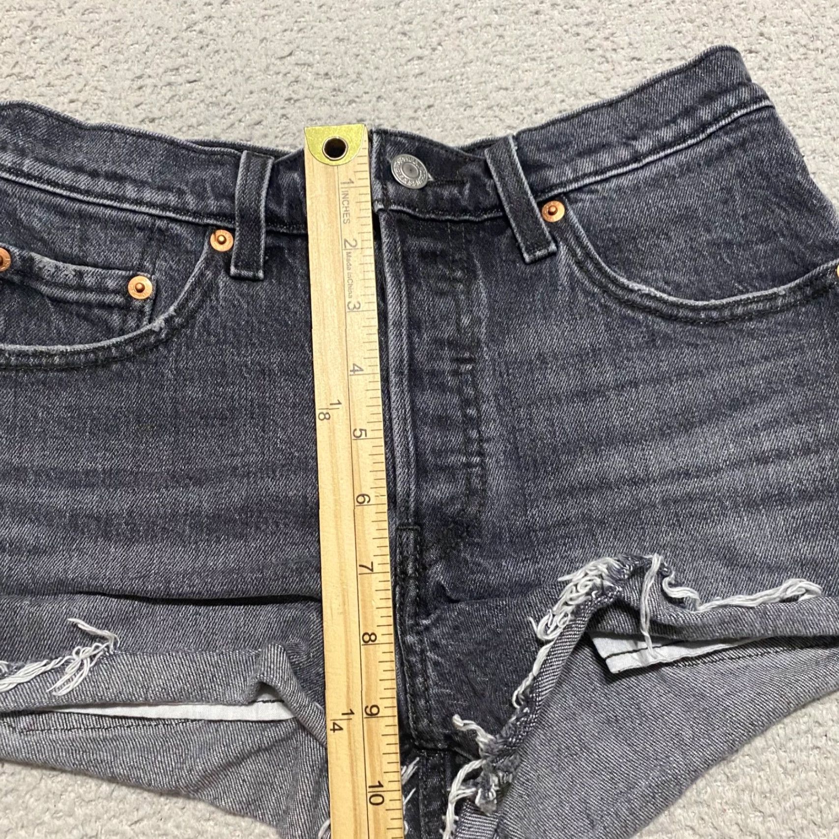 Levi's Levi's 501 Womens 25 Gray Denim Medium Wash Cut-Off Shorts Inseam 2" Vintage No Size 42" / US 20 - 6 Thumbnail