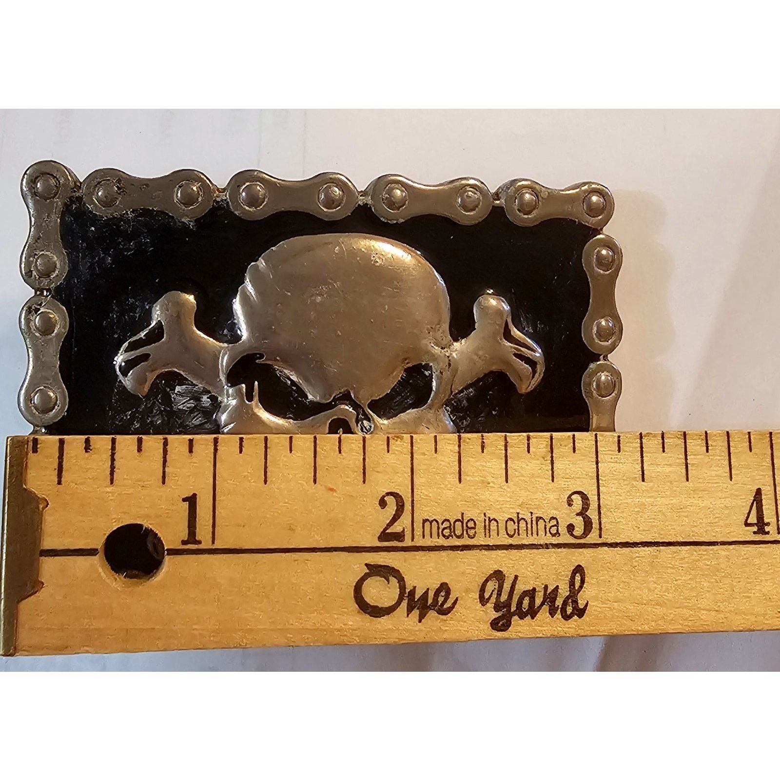 The Unbranded Brand Vtg Skull Crossbones Buckle Metal Enamel Motorcycle Chains Size ONE SIZE - 5 Thumbnail