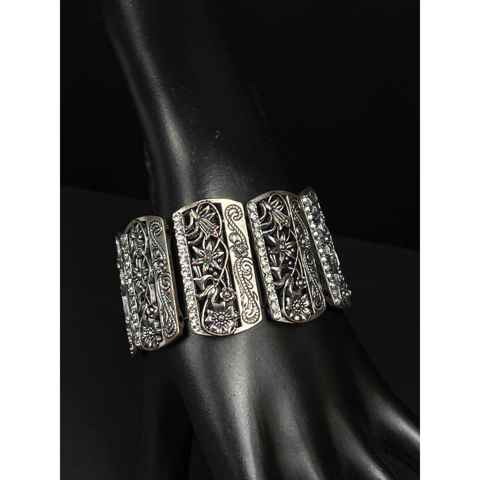 Vintage Vintage SKU 005 Silver Tone Floral Panel Bracelet With Rhine Size ONE SIZE - 2 Thumbnail