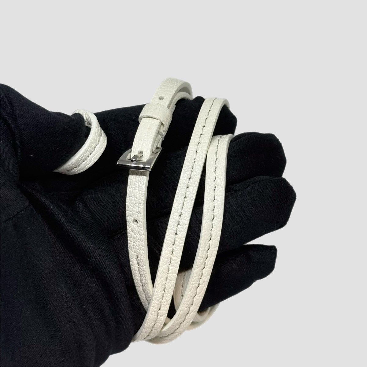 Maison Margiela Maison Margiela Strapped Airpods Pro Case White Size ONE SIZE - 3 Thumbnail