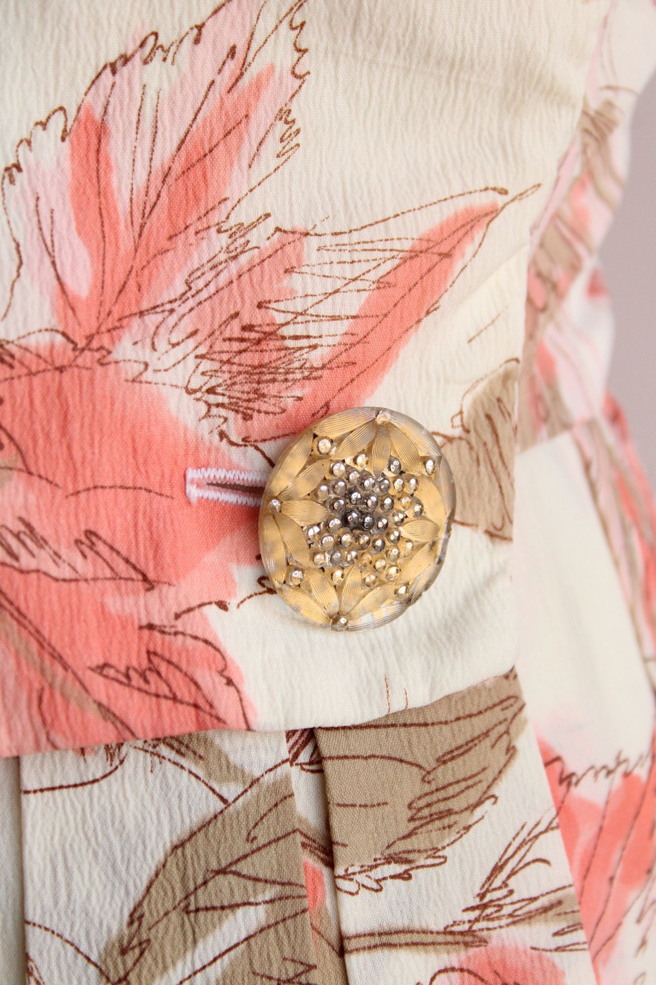 Vintage Vintage 1960s Dress, Floral Print With Lucite Buttons, Full Size M / US 6-8 / IT 42-44 - 8 Thumbnail