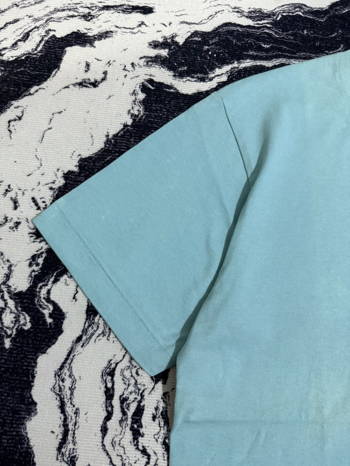Kaws Uniqlo x kaws t shirt Size US S / EU 44-46 / 1 - 13 Thumbnail