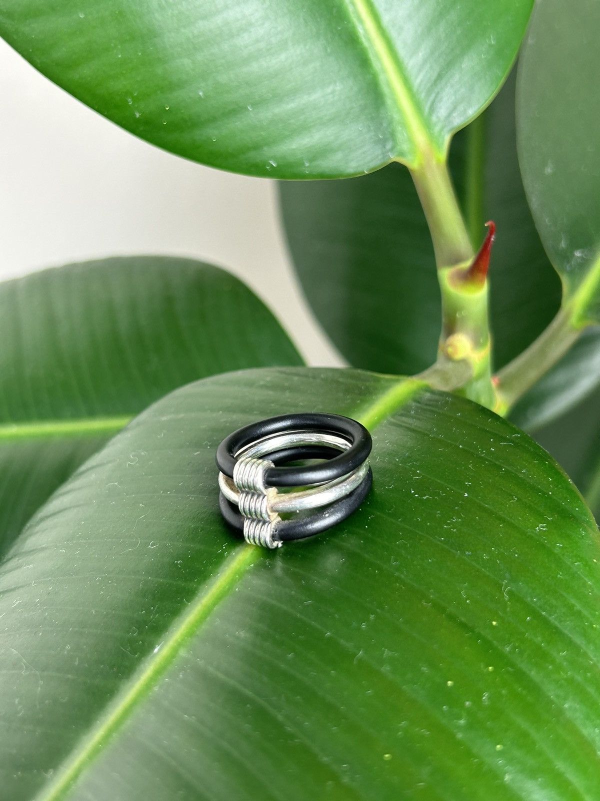 Jewelry × Vintage Vintage Sterling Silver Ring Modern Hammered Hollow Size ONE SIZE - 1 Thumbnail