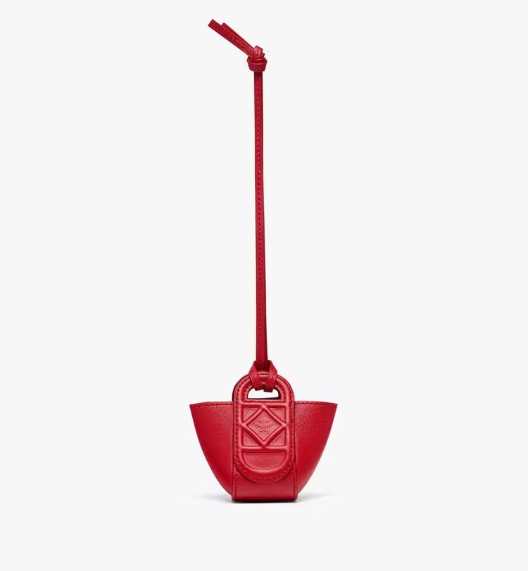 o1mt1gz0625 Size: OS / Charm in Red