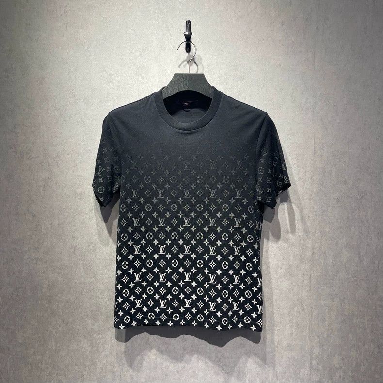 Louis Vuitton Louis Vuitton Gradient logo round neck short sleeve Size US XS / EU 42 / 0 - 1 Thumbnail