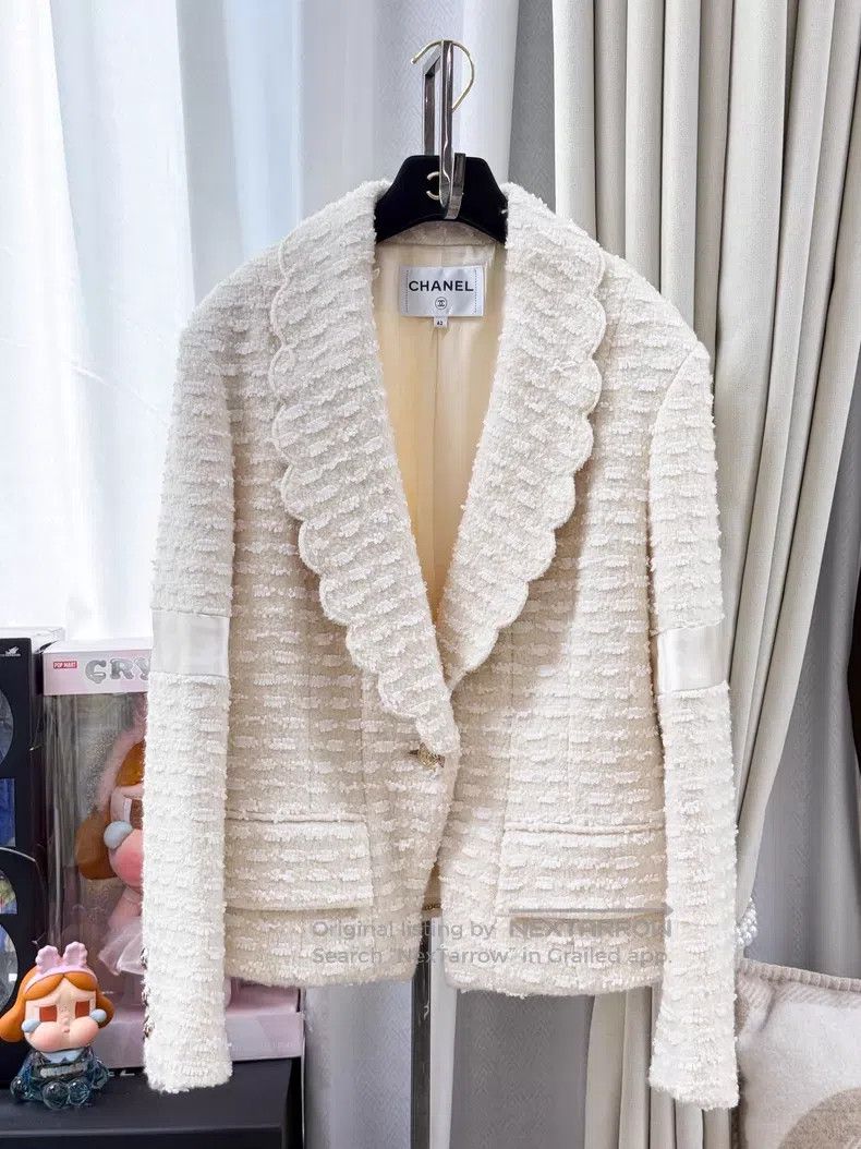 Chanel Chanel Lapel wavy soft tweed long-sleeved jacket Size M / US 6-8 / IT 42-44 - 1 Thumbnail
