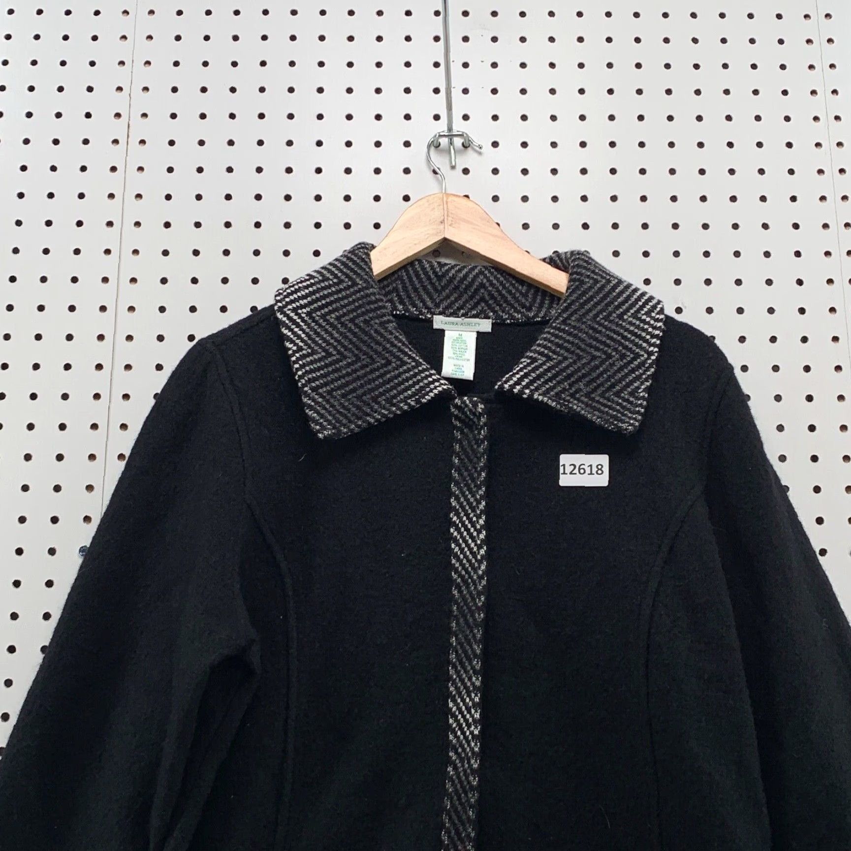 Laura Ashley VINTAGE Laura Ashley Sweater Medium 100% Wool Black Collared Full Zip Cardigan 80s, 90s Womens Size M / US 6-8 / IT 42-44 - 6 Thumbnail