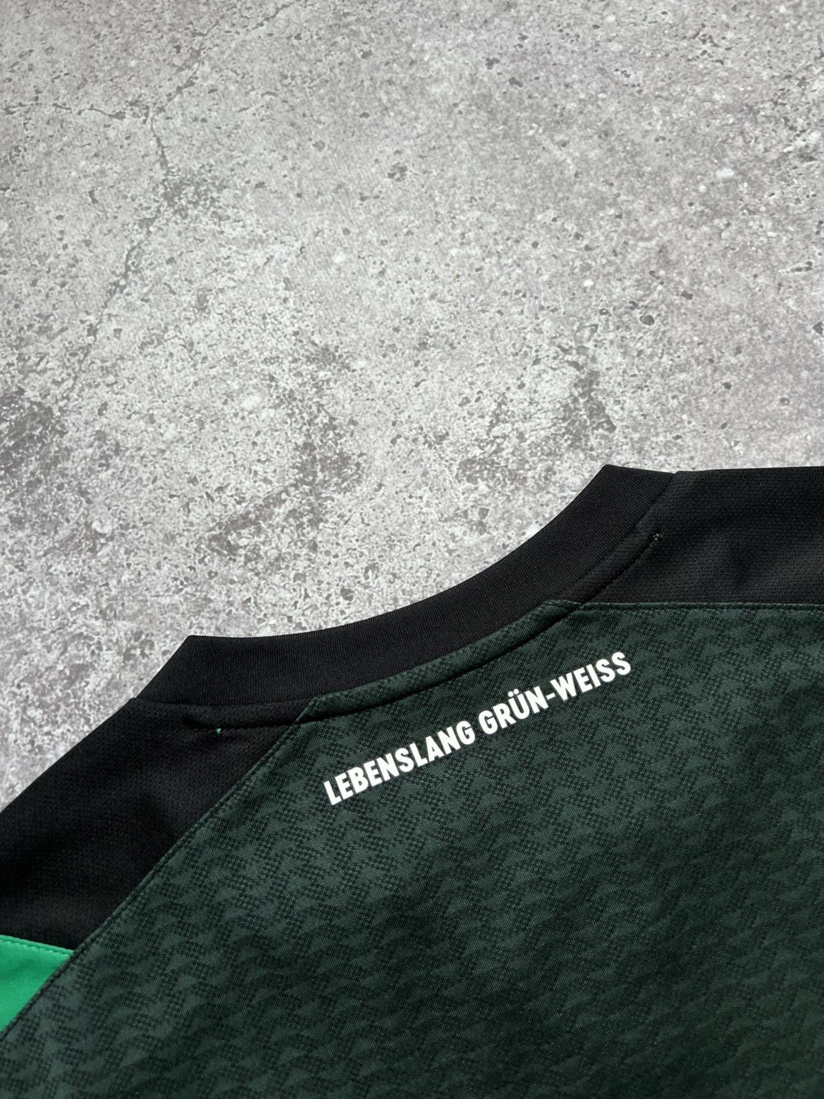 Vintage Umbro FC Werder Bremen 21/22 Football Soccer Shirt Trikot Size US L / EU 52-54 / 3 - 14 Thumbnail