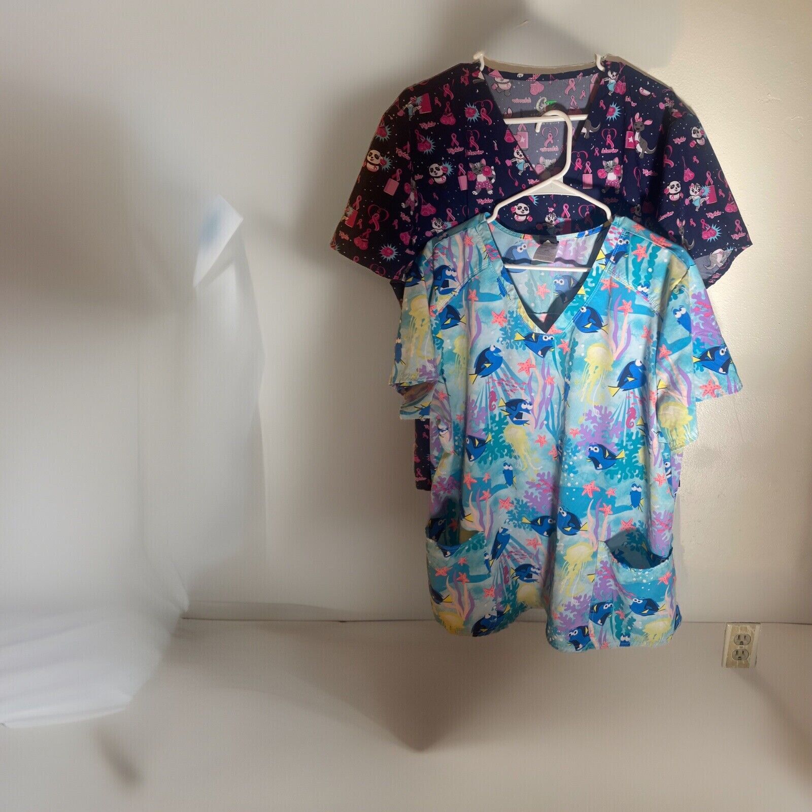 & Other Stories Set of 2 Top Women's 2XL Two Pocket V Neck Scrubs Size XXL / US 16-18 / IT 52-54 - 1 Thumbnail
