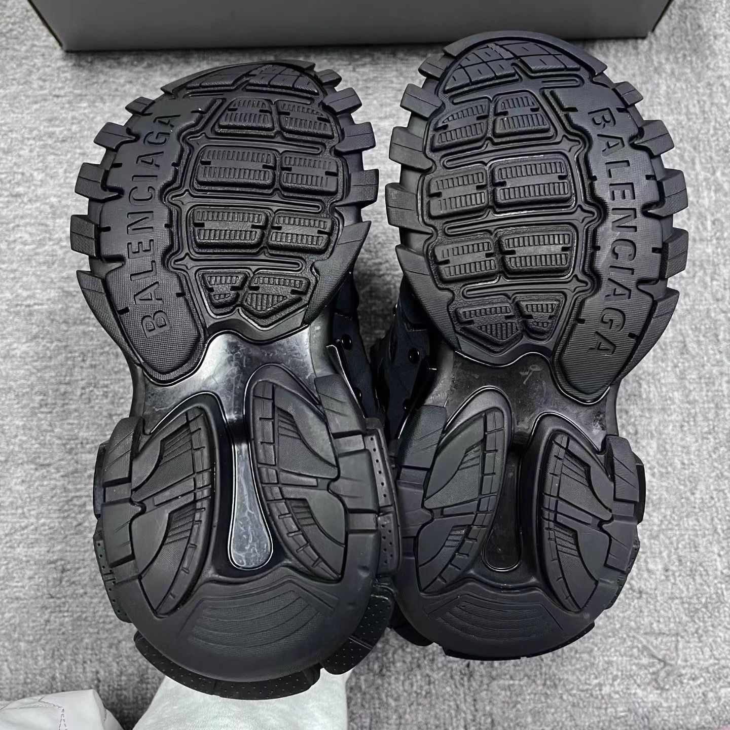 Balenciaga Balenciaga Track laced pendant low-top dad shoes blk Size US 4 / IT 34 - 6 Thumbnail
