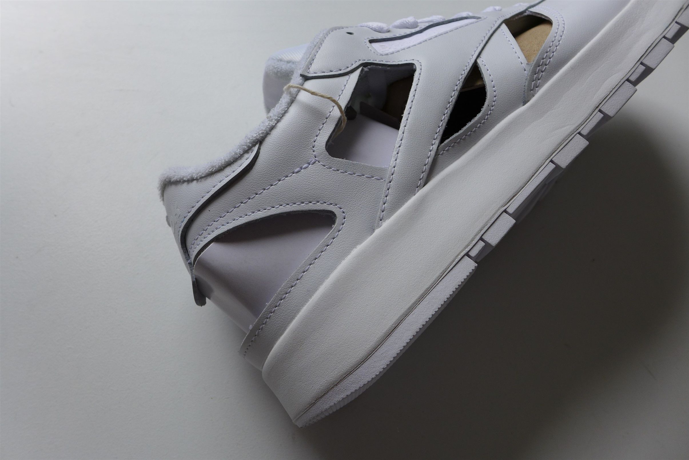 Maison Margiela × Reebok Magiela x Reebok Tabi White Classic Leather DQ Sneakers Size US 13 / EU 46 - 10 Thumbnail