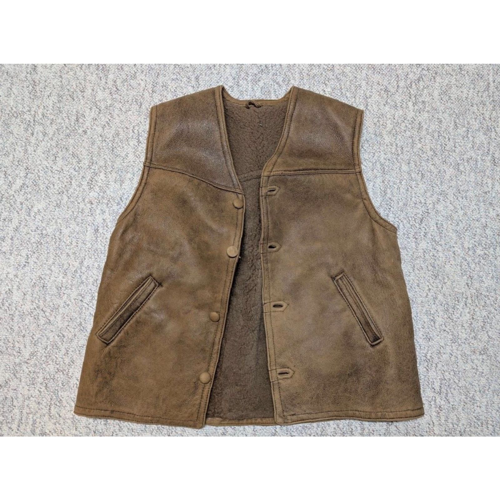 Vintage VINTAGE shearling vest Mens L 44 Brown leather Shearling Wool Handcrafted Sheepskin Vest Size US L / EU 52-54 / 3 - 4 Thumbnail