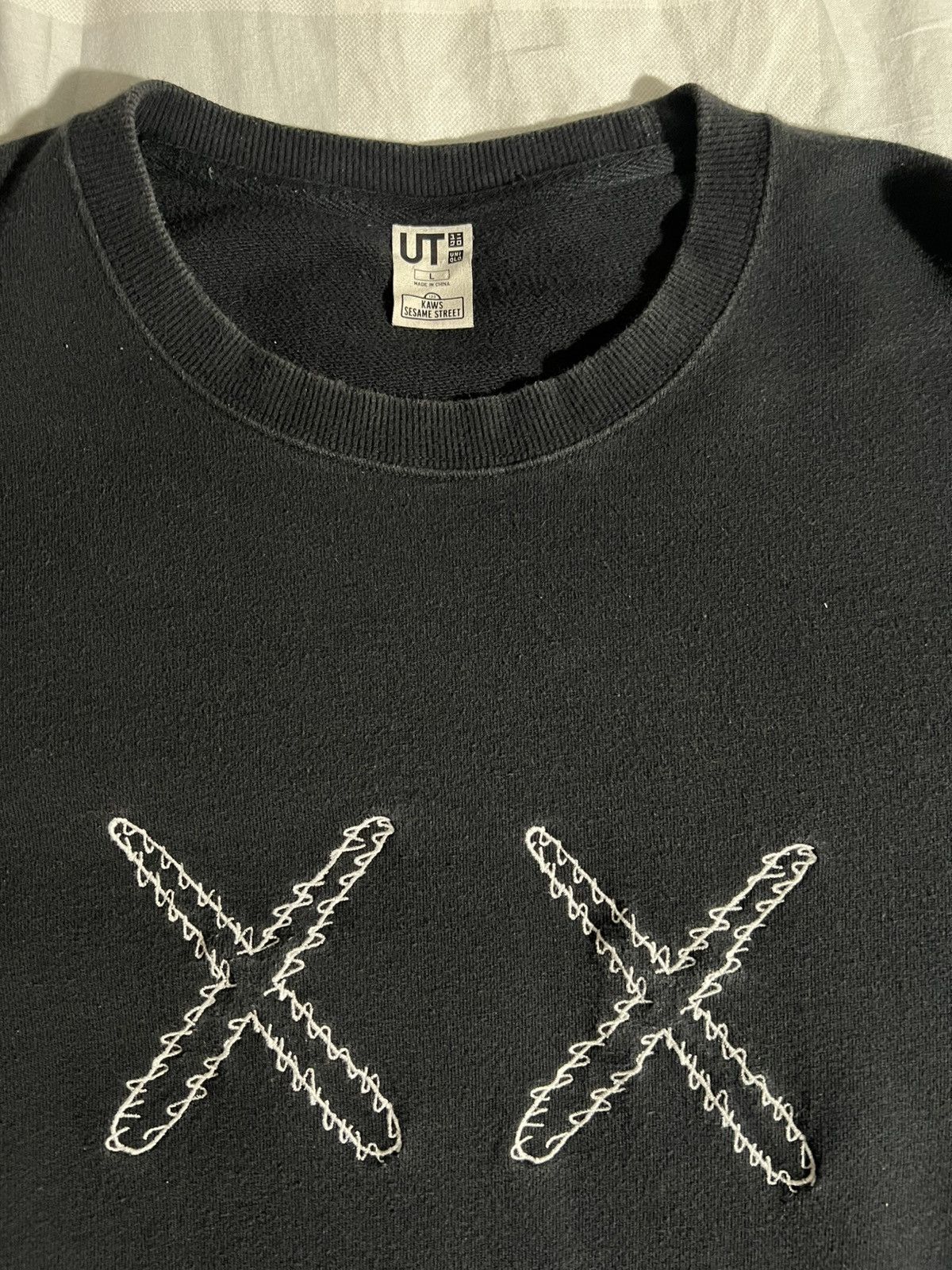 Kaws × Uniqlo KAWS X Uniqlo X Sesame Street Sweatshirt Size US L / EU 52-54 / 3 - 1 Thumbnail