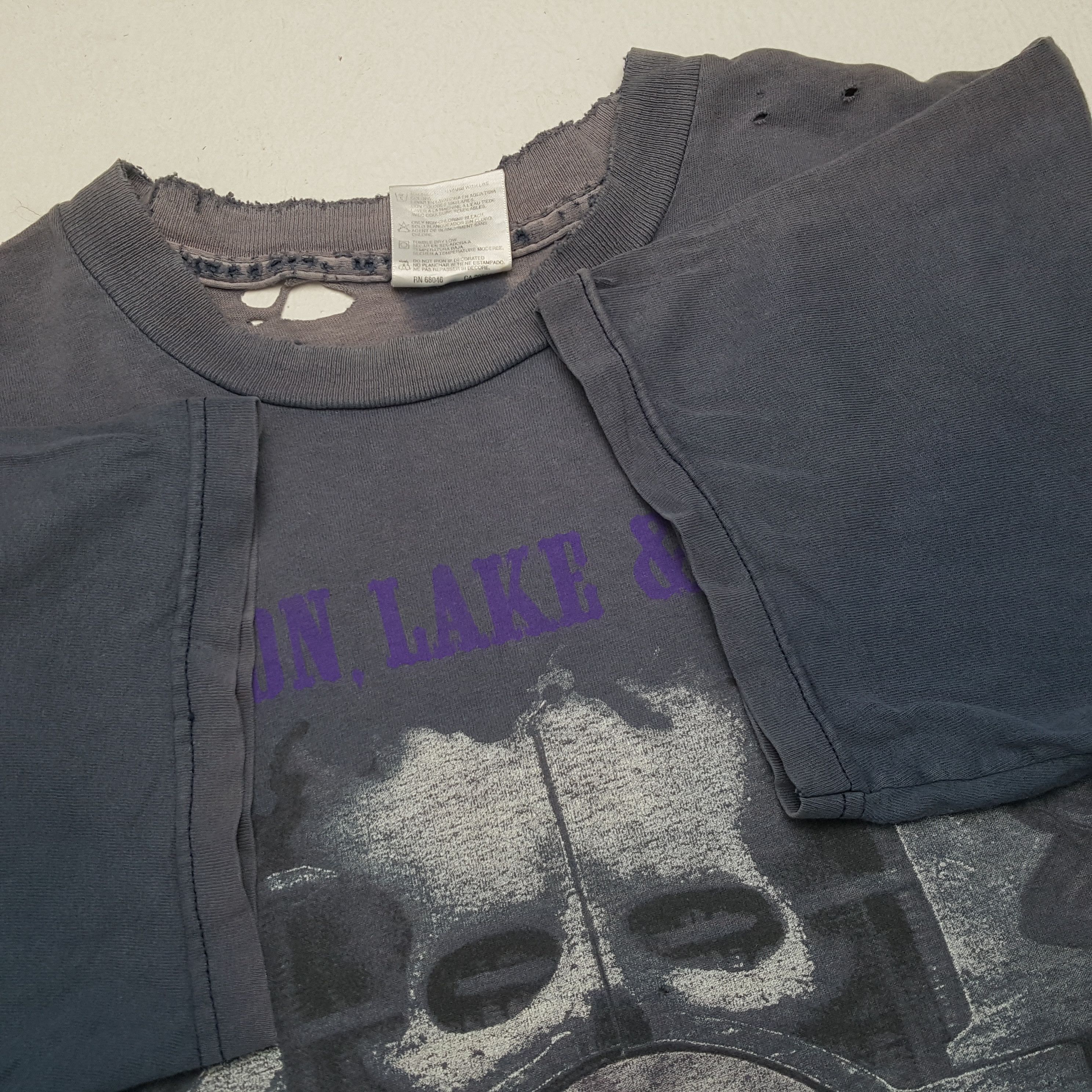 Band Tees × Vintage EMERSON LAKE & PALMER Rock Music Group Distressed Tshirt Size US L / EU 52-54 / 3 - 9 Thumbnail