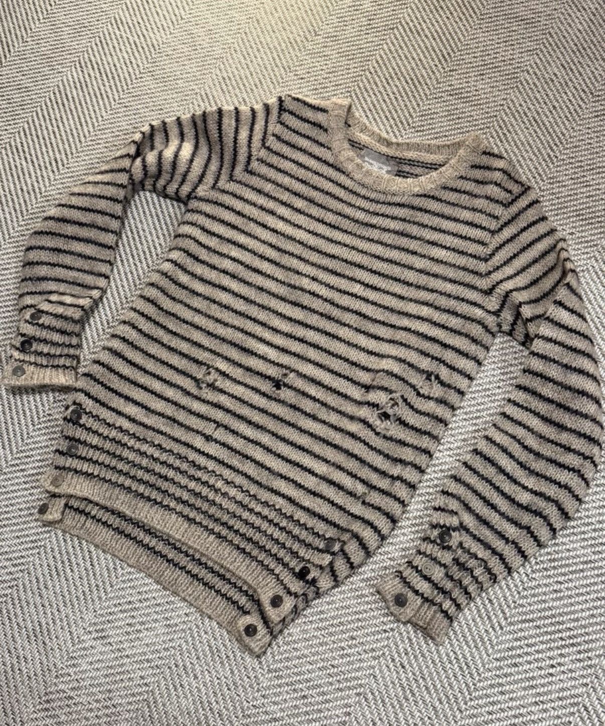 Takahiromiyashita The Soloist. TAKAHIRO MIYASHITA The Soloist.Distressed Stripe Sweater K24 Size US XS / EU 42 / 0 - 1 Thumbnail
