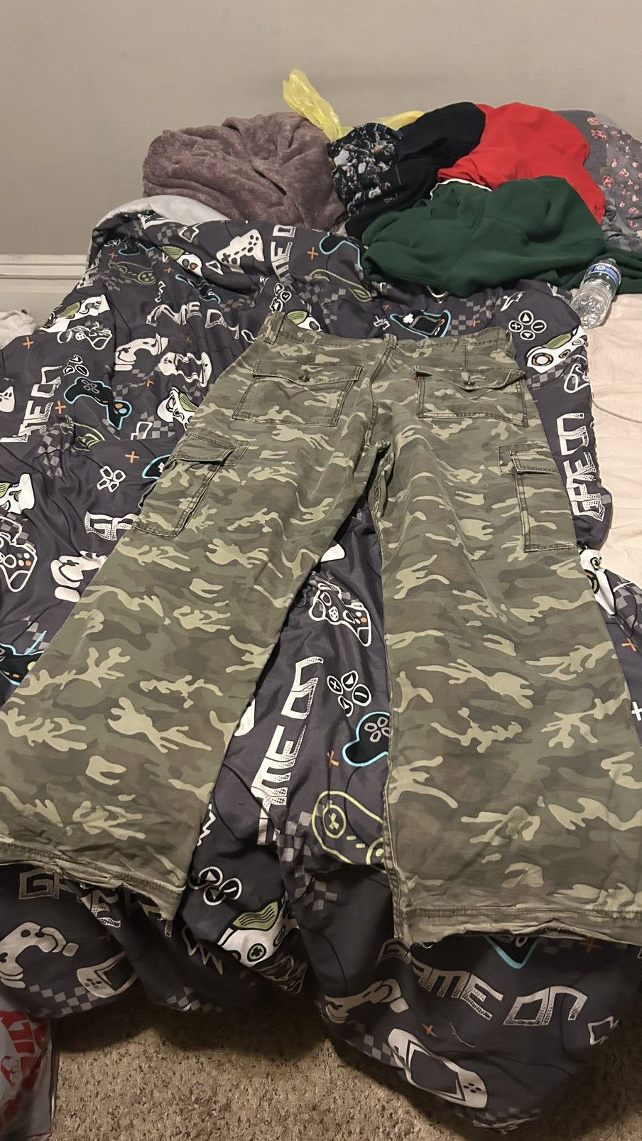Levi's wideleg camo cargo pants Size US 36 / EU 52 - 2 Thumbnail