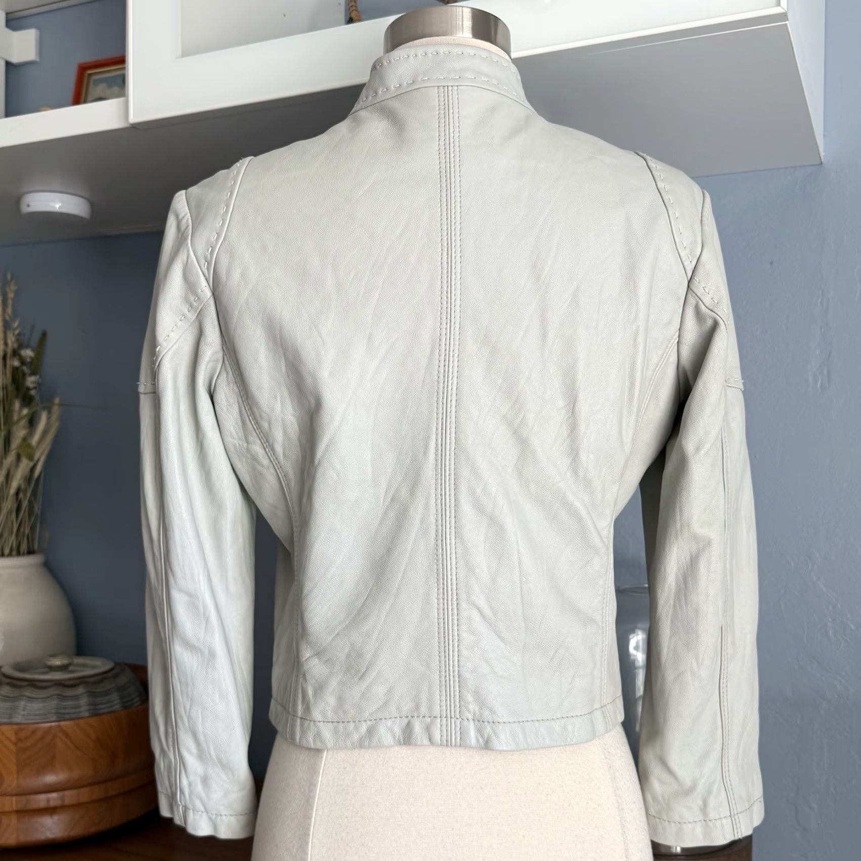 Vintage June Soft Lamb Leather Jacket Zipper Front Moto Pale Sage Blue M Anthro Women Cropped Jacket with Zip Lined Silk Pockets Size M / US 6-8 / IT 42-44 - 4 Thumbnail