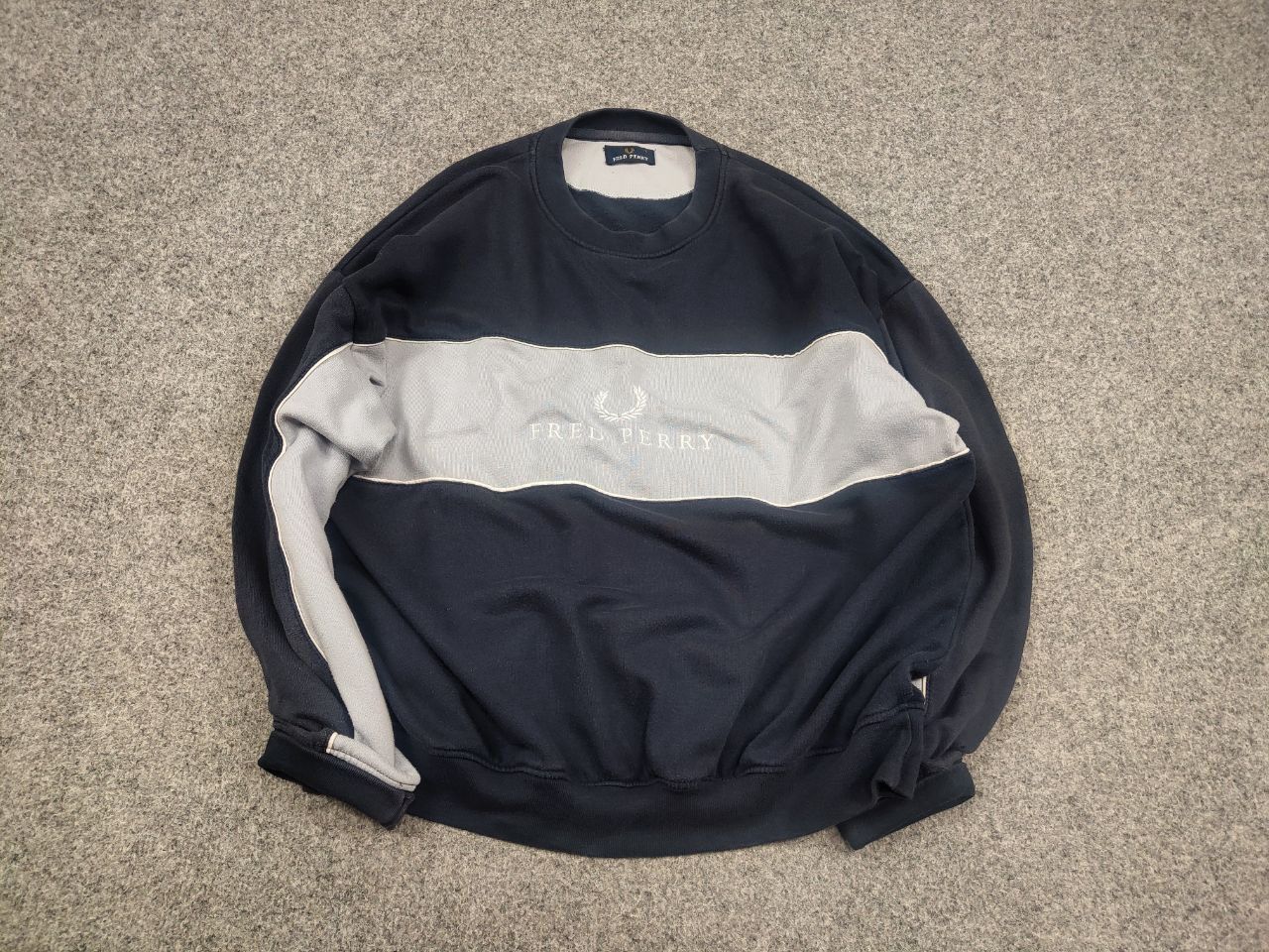 Fred Perry Vintage 90's Fred Perry Embroidered Crew chek Sweatshirt Size US L / EU 52-54 / 3 - 2 Thumbnail