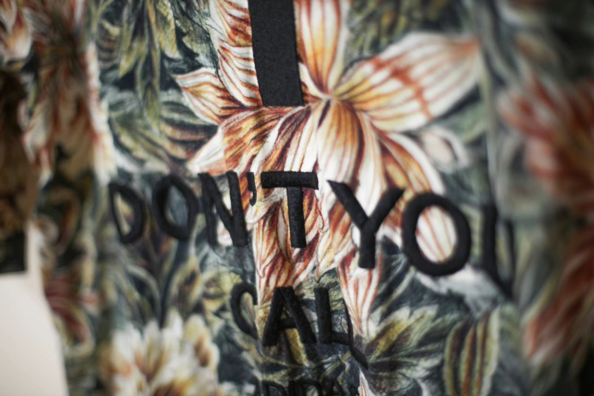 Y-3 Y-3 Short Sleeve Tee with Illustrated Floral Print K10 Size US M / EU 48-50 / 2 - 3 Thumbnail