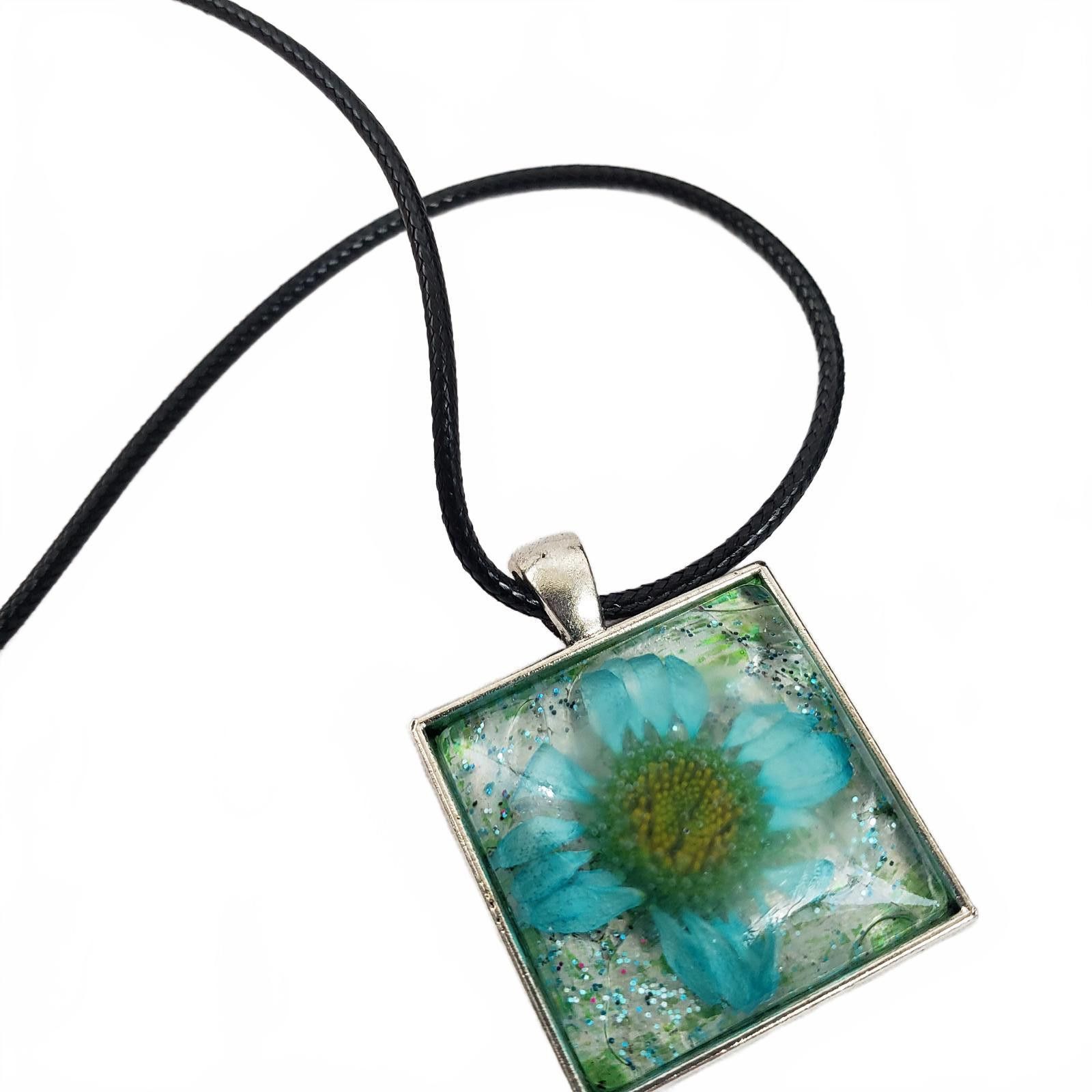 Designer Stunning Floral Resin Pendant Necklace Size ONE SIZE - 4 Thumbnail