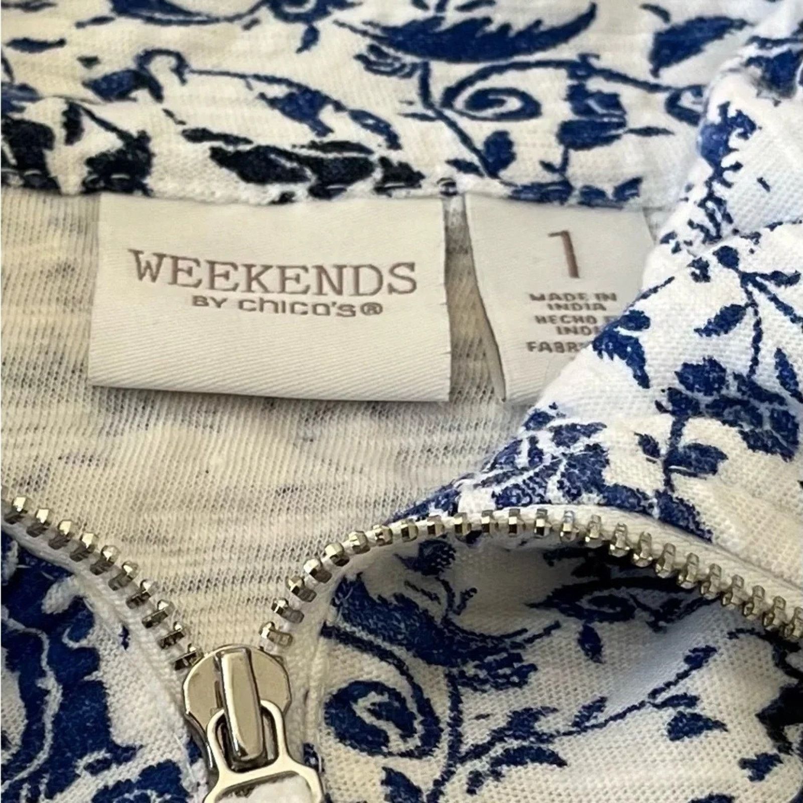 Chicos Chico’s Weekends top. Blue and white Size 1 (medium). Size M / US 6-8 / IT 42-44 - 2 Thumbnail