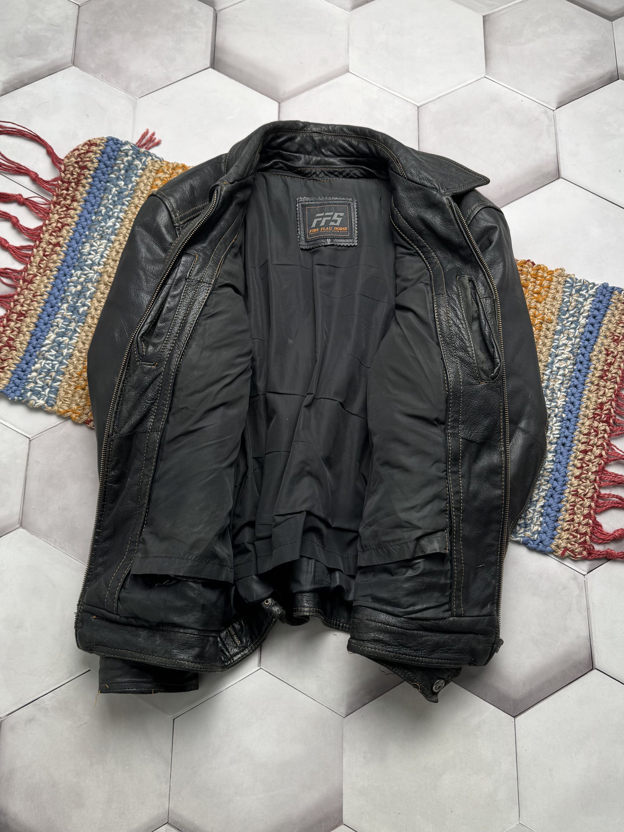 Vintage Vintage Leather Bomber Thrashed Jacket Size US XL / EU 56 / 4 - 10 Thumbnail