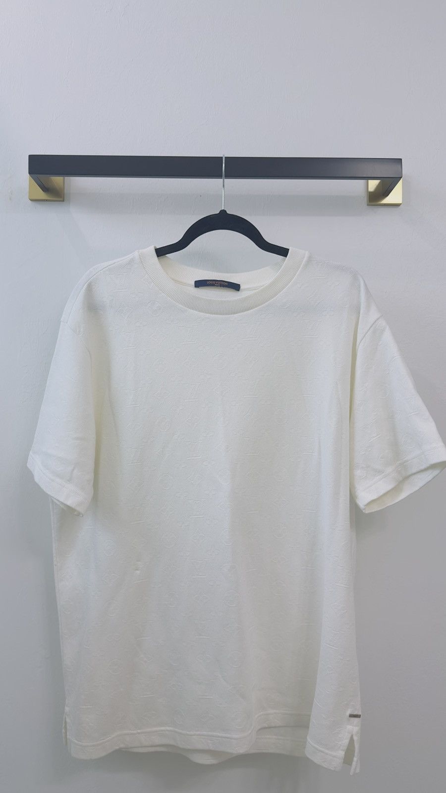 Louis Vuitton Louis Vuitton White Monogram Embossed T-Shirt Size L Size US L / EU 52-54 / 3 - 1 Thumbnail