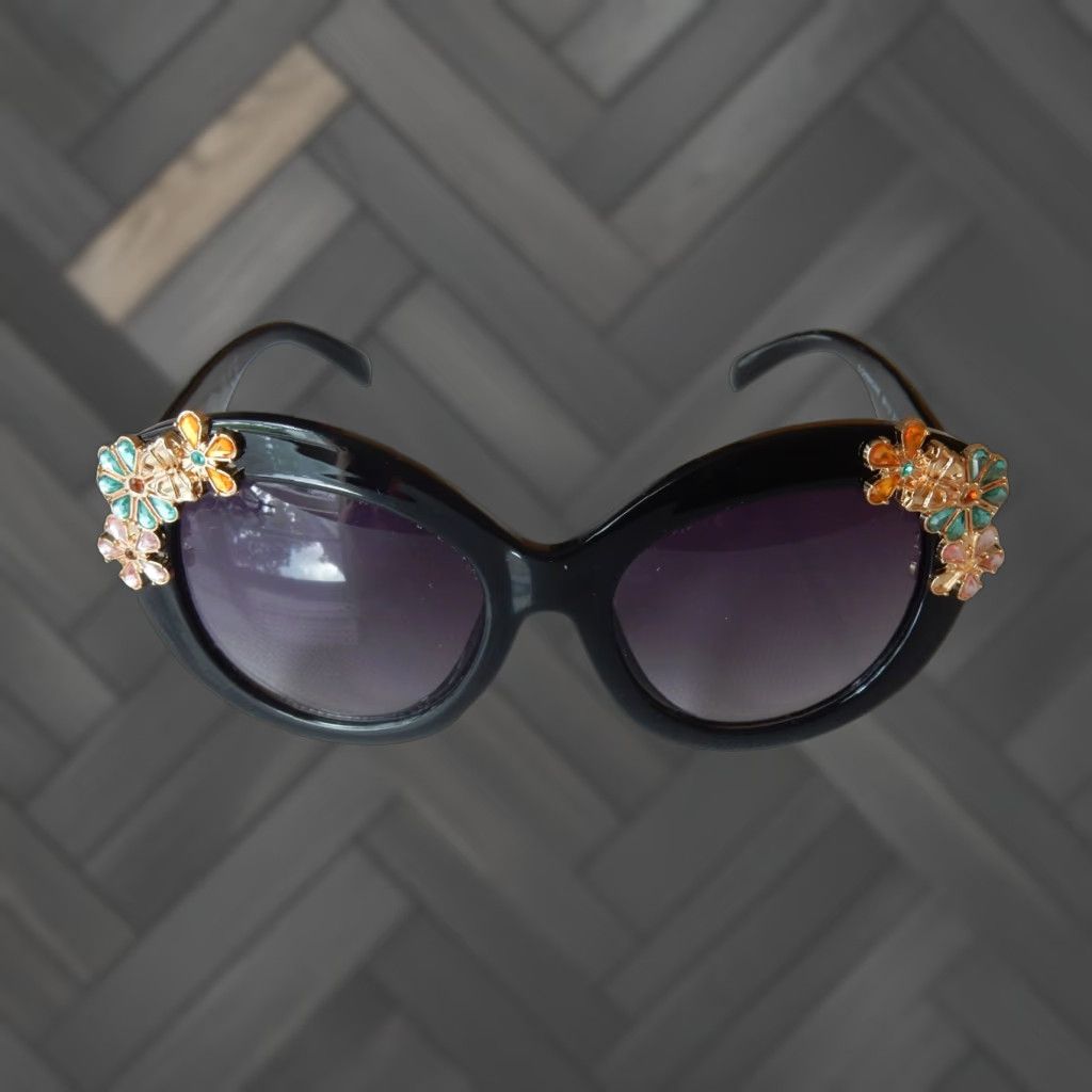 Betsey Johnson Betsey Johnson Sunglasses SR1123 23 209 Black Women Betsey Johnson Sunglasses SR1123 23 209 Black Women Size ONE SIZE - 1 Thumbnail