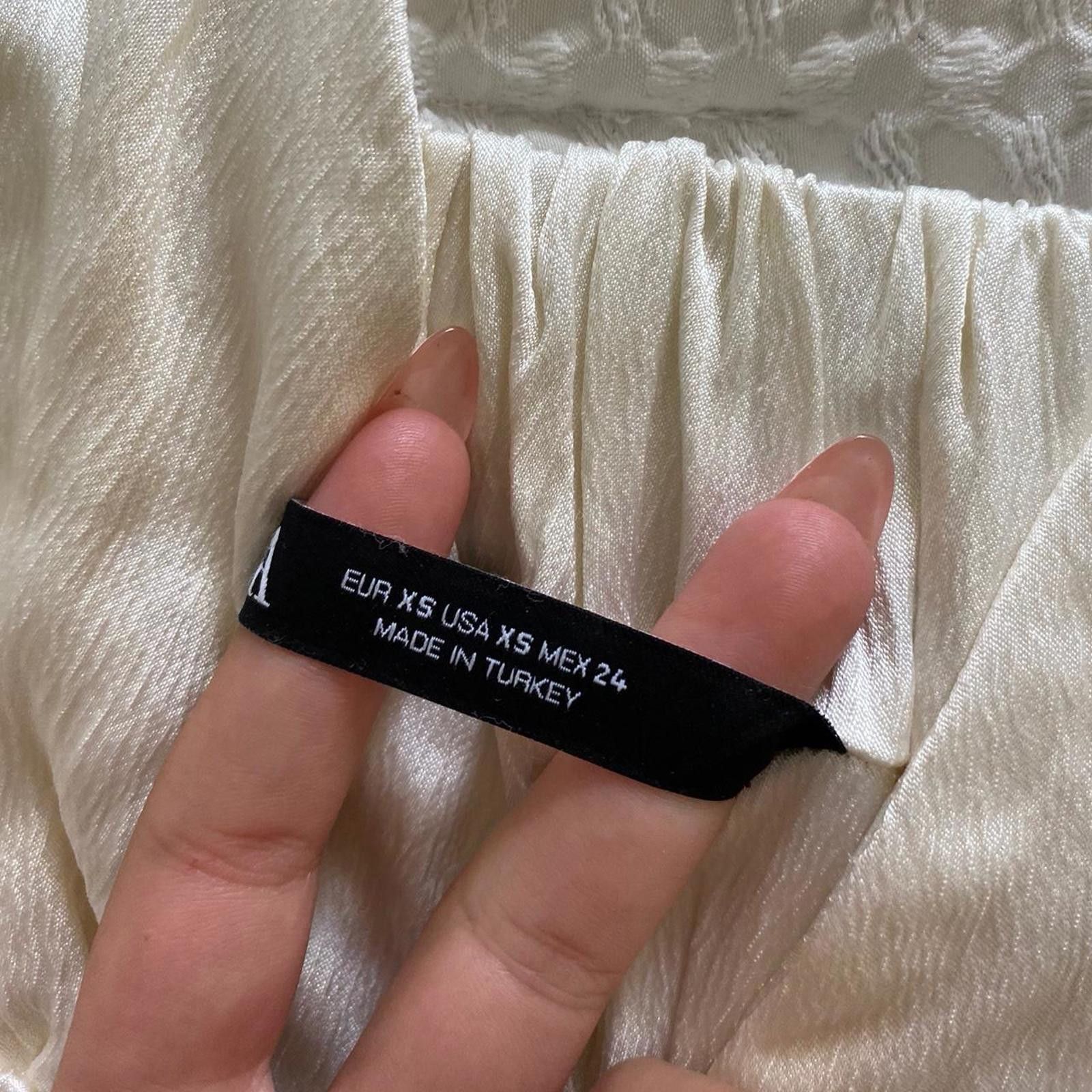 Zara Cream Zara crop top - perfect for summer fits Size XS / US 0-2 / IT 36-38 - 2 Thumbnail