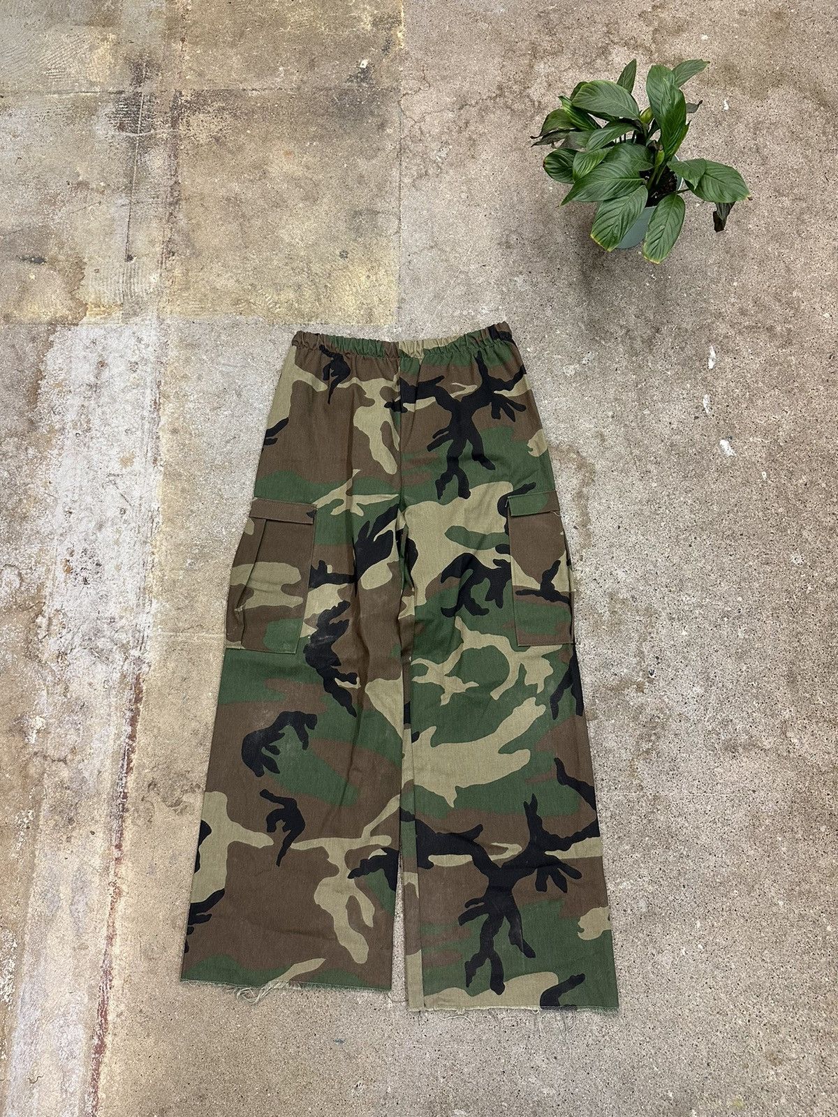 Vintage Vintage Light Cargo Camouflage Pants Size 34 Size US 34 / EU 50 - 1 Thumbnail