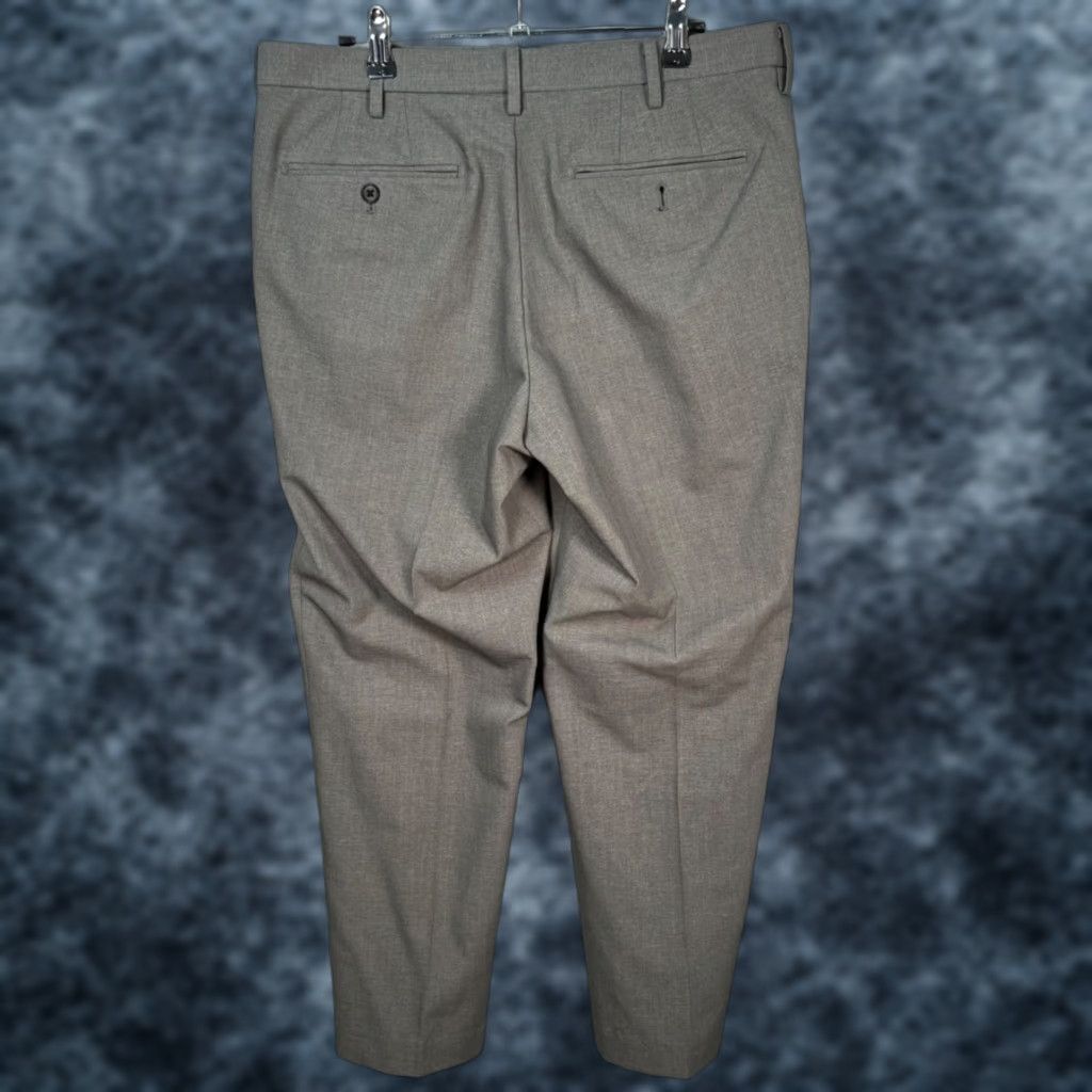 uniqlo grey dress pants Shop Uniqlo Clothing and Suit Separates at SilkRoll. Trade with us! main image 0