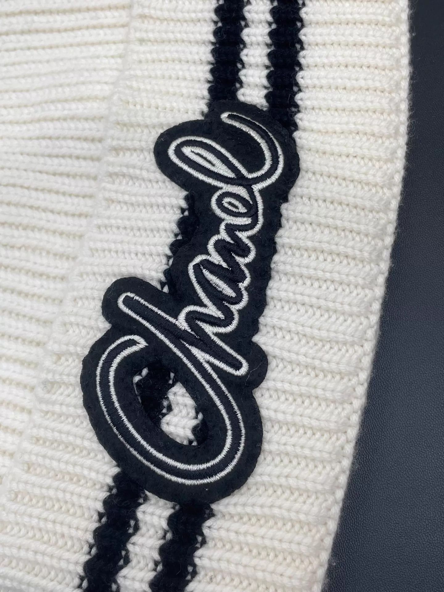 Chanel Chanel Black White Colorblocked Embroidered Logo Beanie Size ONE SIZE - 4 Thumbnail