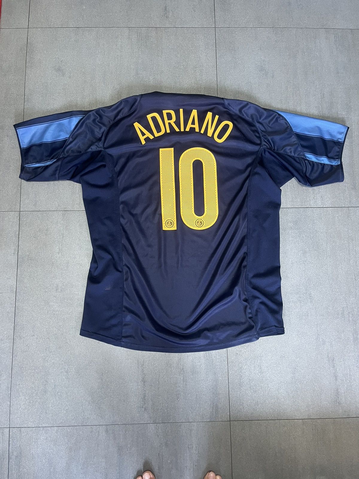 Vintage Inter Milan Adriano #10 Jersey 2004/05