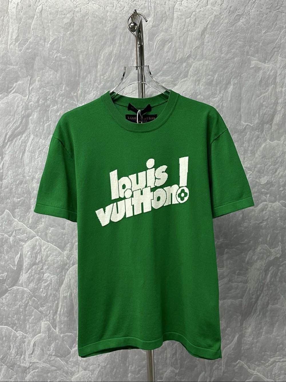 Louis Vuitton Louis Vuitton Logo Graphic T-Shirt Size L Size US L / EU 52-54 / 3 - 1 Thumbnail