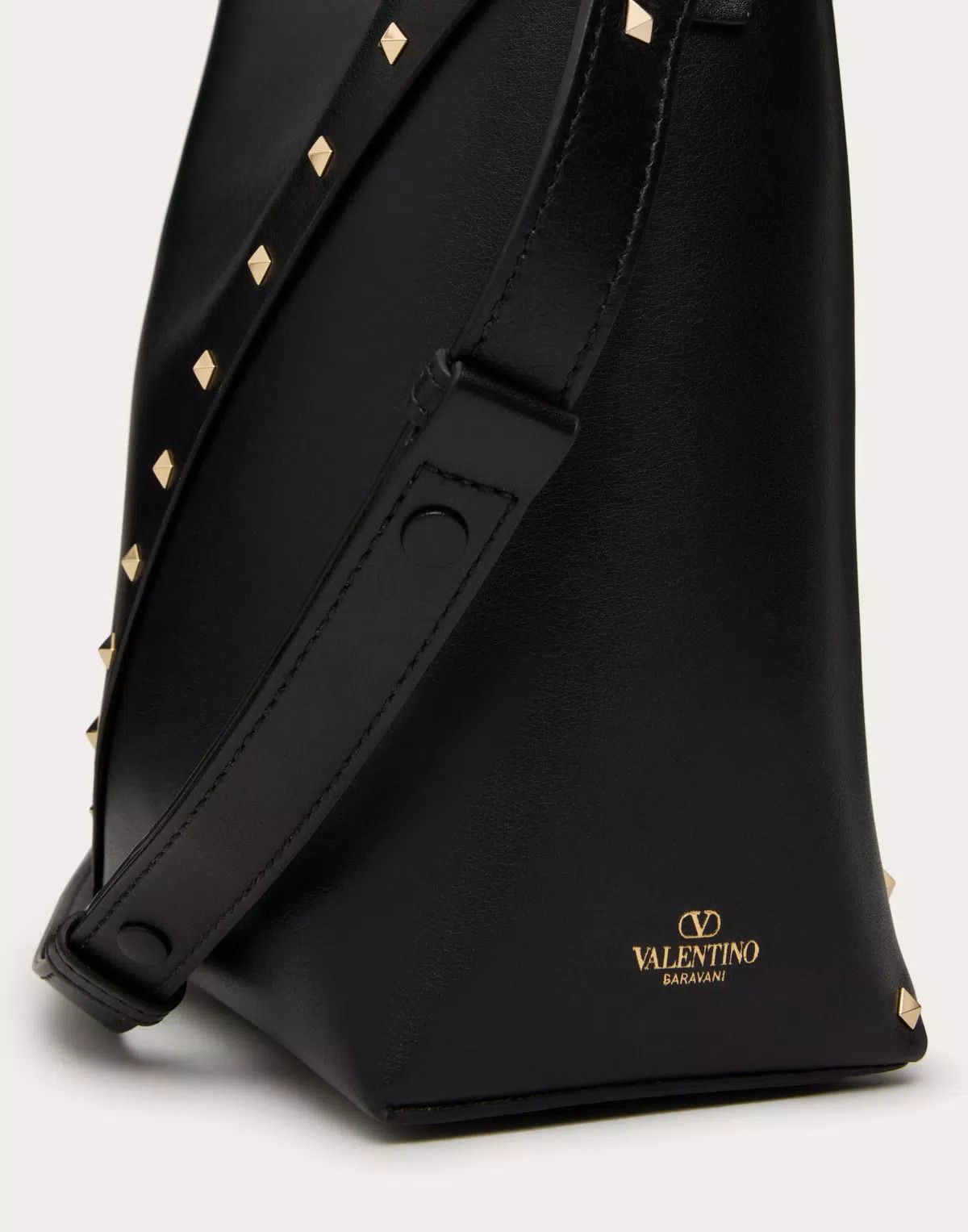 Valentino oc11z0725 Size:OS/ Wispy Calfskin Bucket Bag in Black Size ONE SIZE - 7 Thumbnail